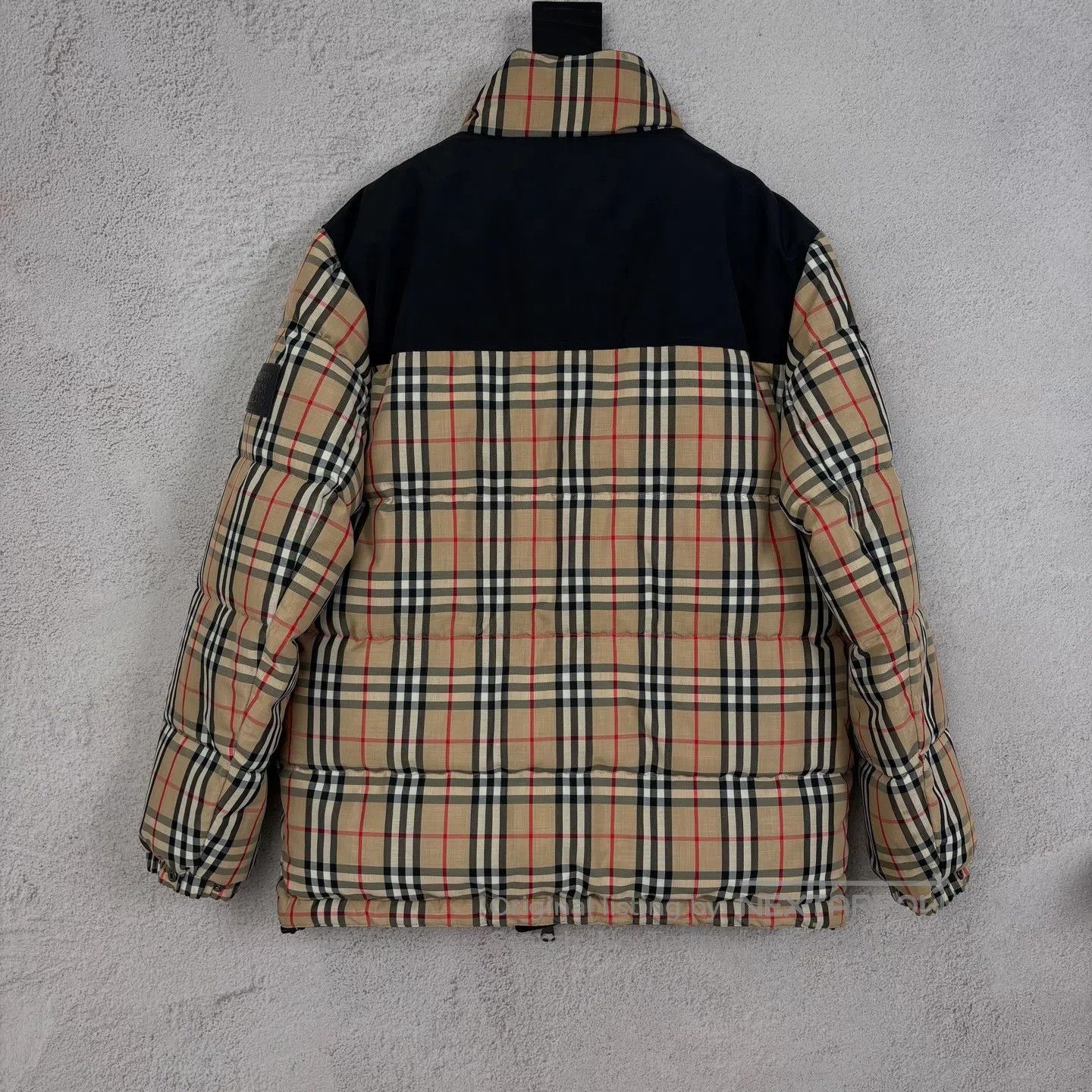 Burberry Burberry Classic checkered sleeve with adhesive label logo Size US L / EU 52-54 / 3 - 2 Thumbnail