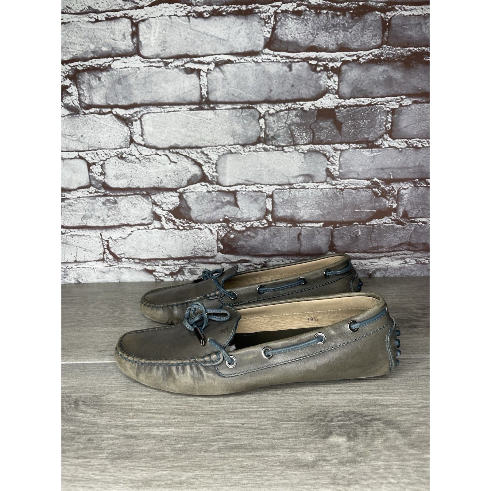Tod's Tod's Gommino Gray Leather Moccasin Driving Loafers Women’s Size US 8 / IT 38 - 12 Thumbnail