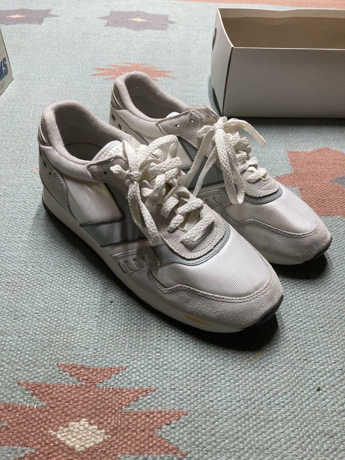 Vintage 1980s brooks running shoes Axiom KW NOS white gray men’s 10 Size US 10 / EU 43 - 2 Thumbnail