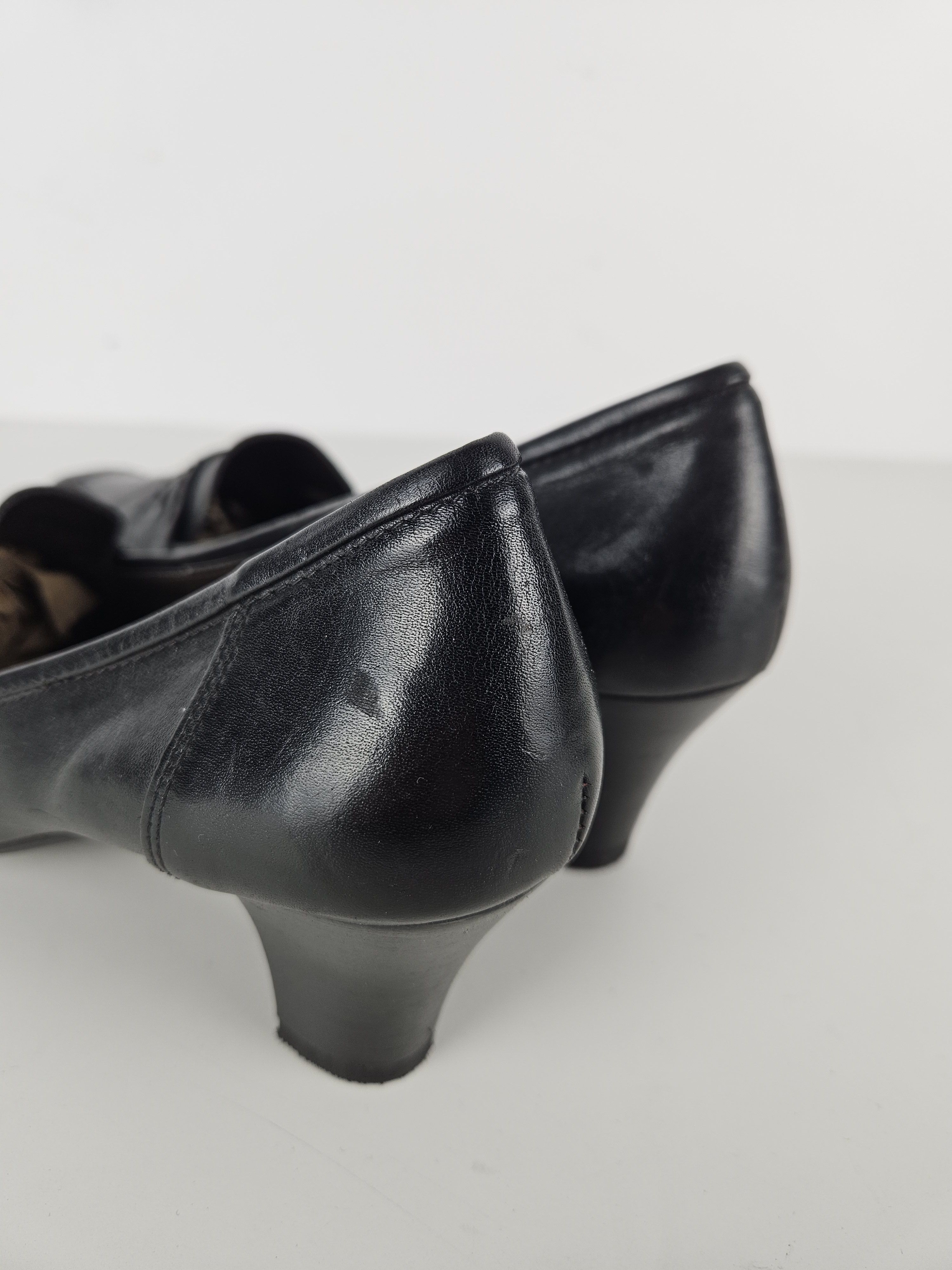Vintage Vintage long toe leather heels Size US 9 / IT 39 - 13 Thumbnail