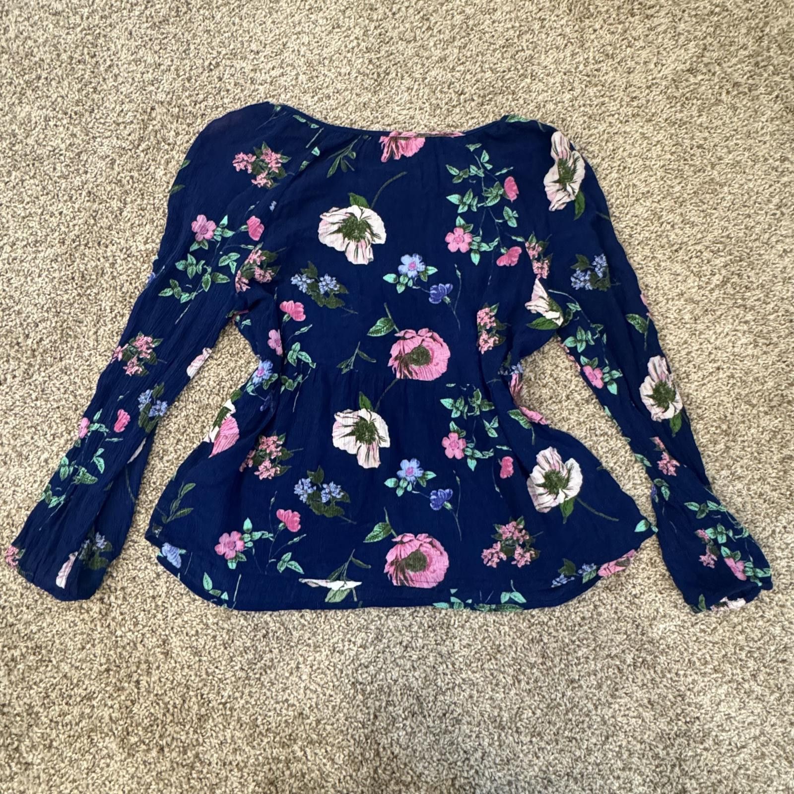 Old Navy Old Navy Women's Floral Long Sleeve Blouse, Size Large Size L / US 10 / IT 46 - 2 Thumbnail