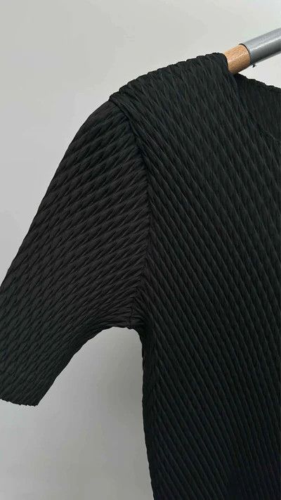 Issey Miyake o1tko10526 Sleek Pleats Top in Black Size M / US 6-8 / IT 42-44 - 3 Thumbnail