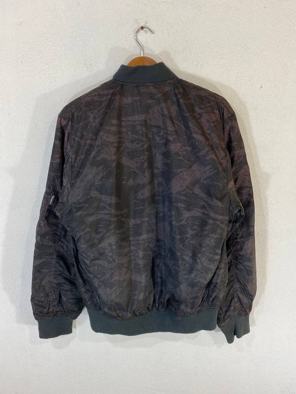 Japanese Brand fieldcore japanese brand camo bomber jacket heat assist Size US L / EU 52-54 / 3 - 10 Thumbnail