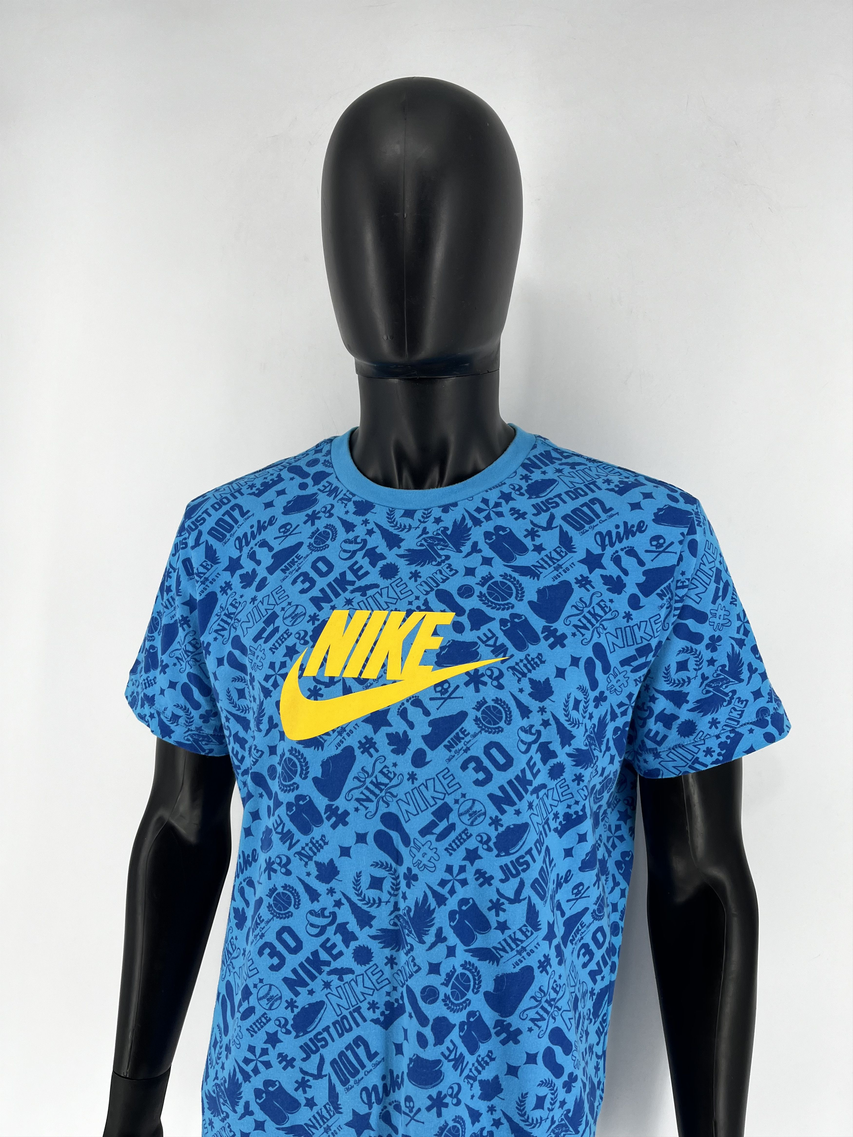 Nike Vintage y2K Nike Swoosh Logo Tee Travis Scott Style Grailed Size US XL / EU 56 / 4 - 4 Thumbnail