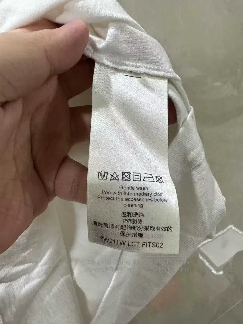 Louis Vuitton Louis Vuitton White chain reverse logo short sleeve Size US S / EU 44-46 / 1 - 4 Thumbnail