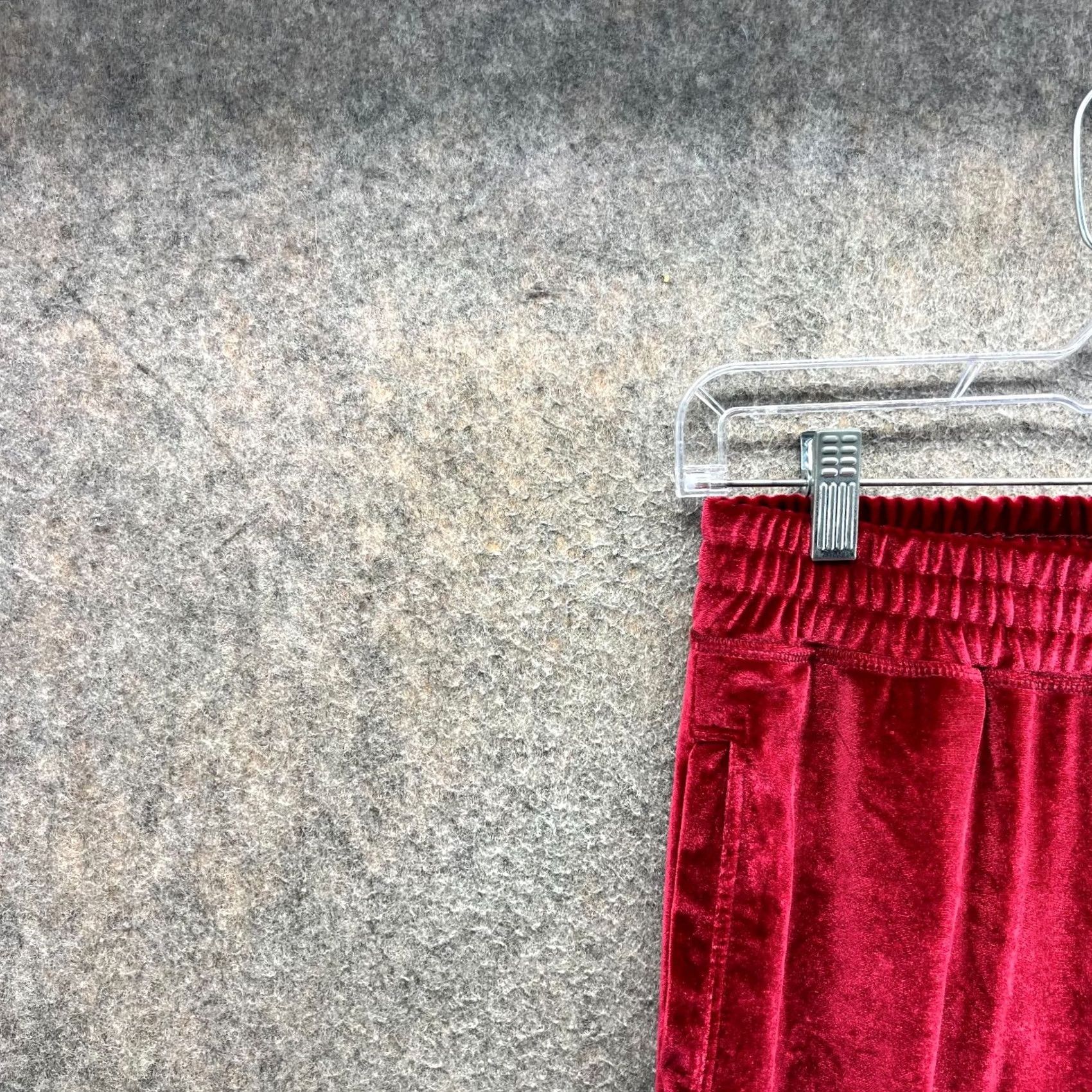 Fabletics Fabletics Velour Jogger Pants Women Small Red Velvet Lounge High Rise Soft Regular Inseam 28 in Pockets Jogger Size 28" / US 6 / IT 42 - 5 Thumbnail