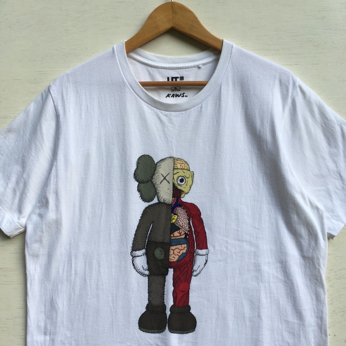 Japanese Brand Vintage Uniqlo X Kaws Tee White XL Size US XL / EU 56 / 4 - 2 Thumbnail