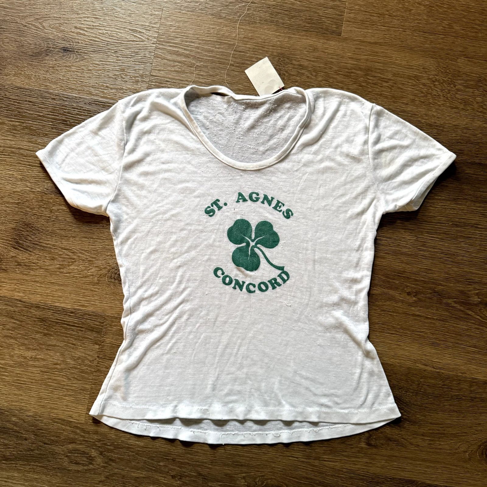 Vintage 70s Threadbare Vintage st. Agnes Concord Femme Tee Size M / US 6-8 / IT 42-44 - 1 Thumbnail