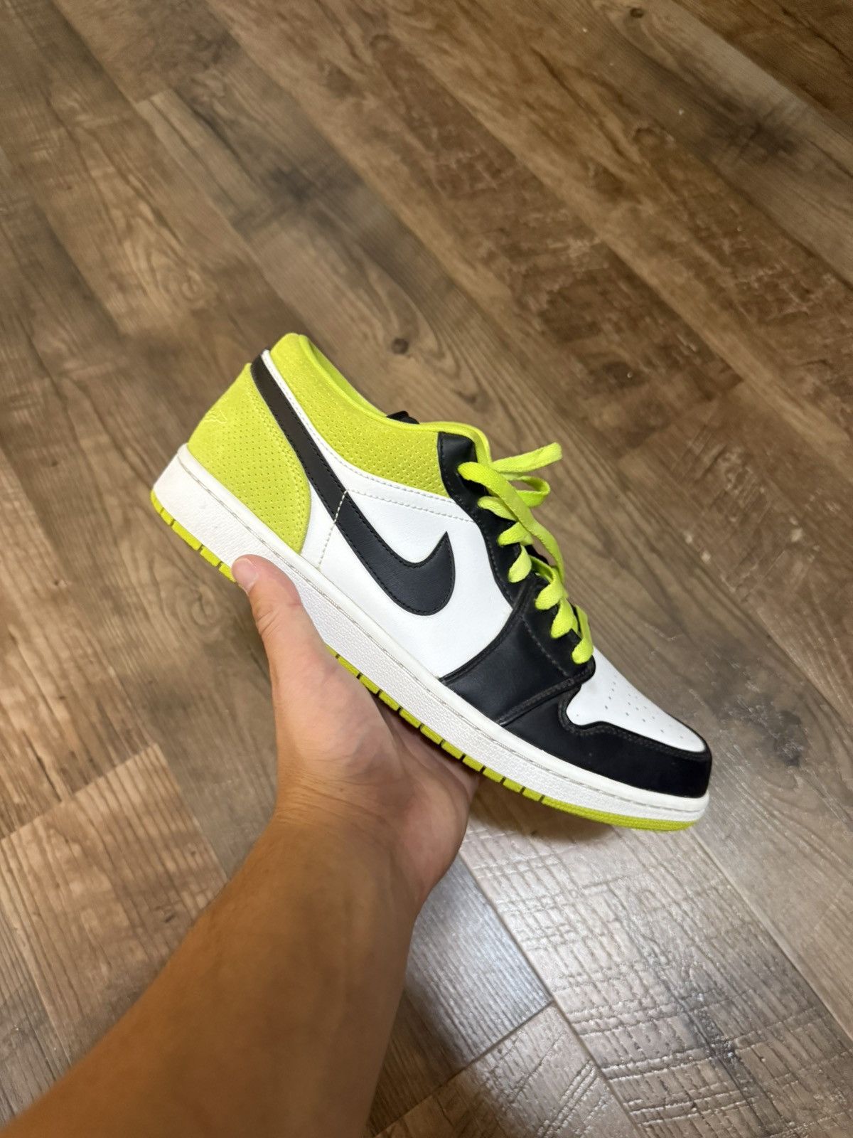 Jordan Brand Jordan 1 Low Black Cyber Size US 11 / EU 44 - 1 Thumbnail