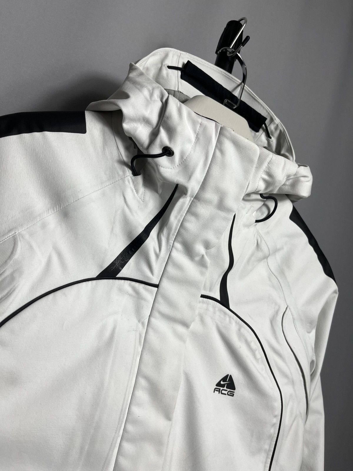 Vintage 00s NIKE ACG Women's RECCO Ski Jacket Gore-Tex White Size L / US 10 / IT 46 - 2 Thumbnail