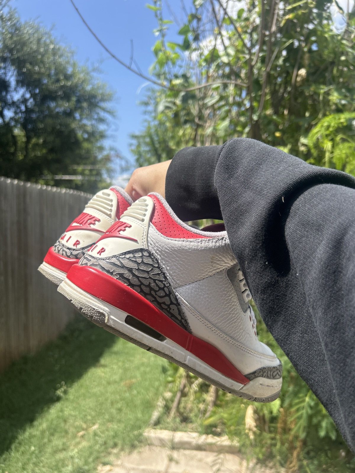 Jordan Brand J’s Fire Red 3s Size US 5.5 / EU 38 - 3 Thumbnail