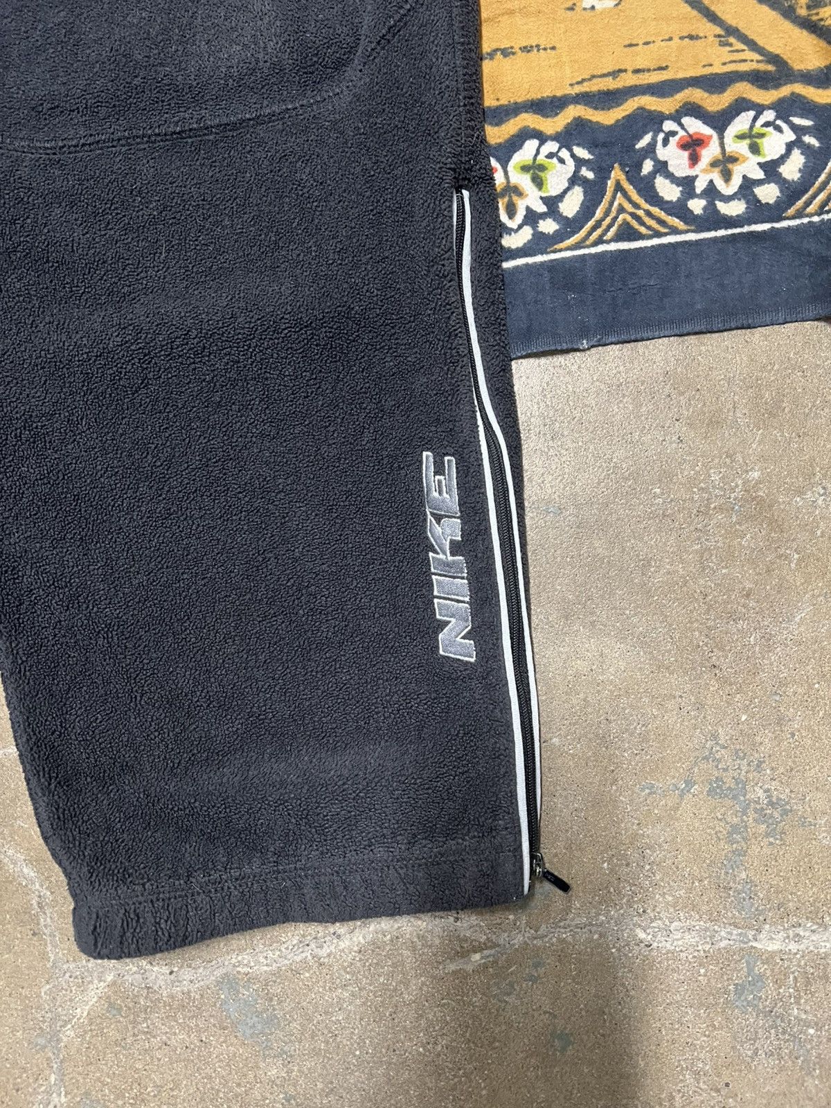 Nike Vintage Black Nike Track Pants size Large baggy fit Striped Size US 34 / EU 50 - 4 Thumbnail