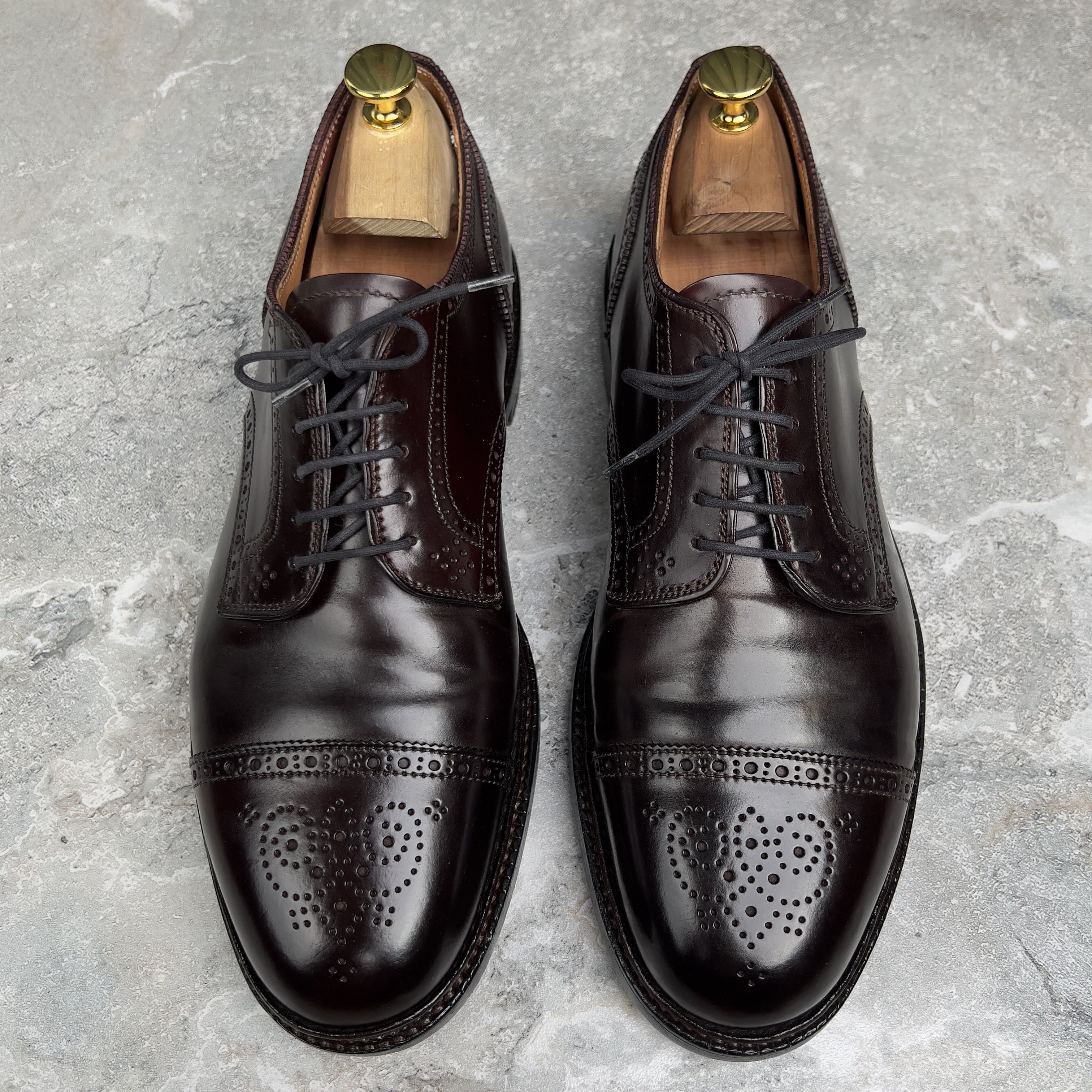 Alden Alden Medallion Cap Toe Full Brogues Derby Shell Cordovan Size US 9.5 / EU 42-43 - 2 Thumbnail
