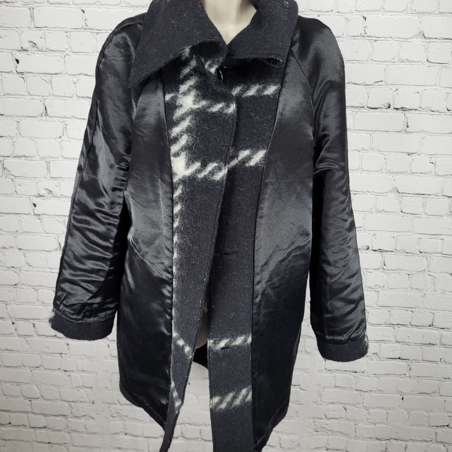 Vintage VINTAGE Hilary Radley Black Check Wool Blend Collared Buttoned Lined Over Coat PS Women Coat Size S / US 4 / IT 40 - 6 Thumbnail