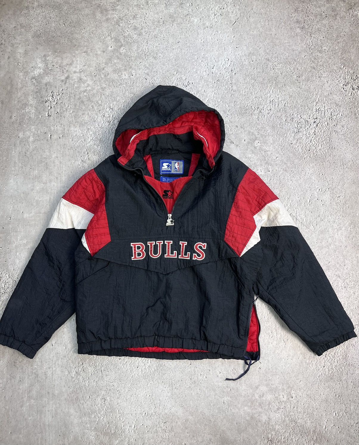 image of NBA x Starter Vintage 90's Chicago Bulls Starter Bomber Nylon Anorak Jacket in Black (Size Medium)