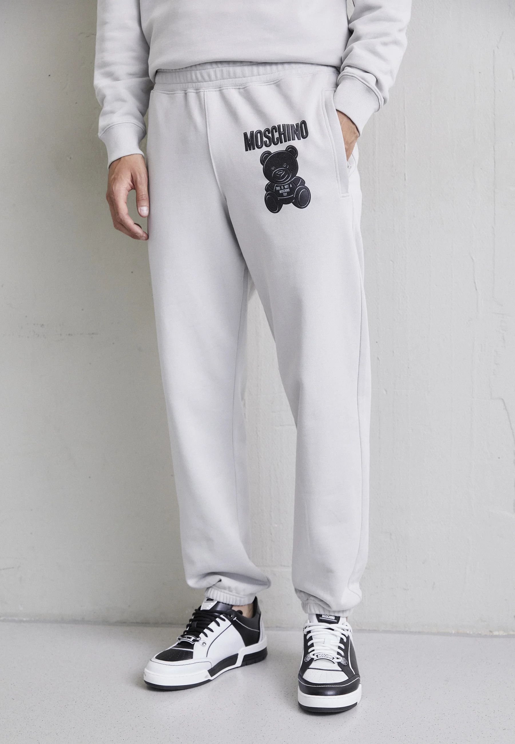 Moschino o1y0225 Logo Jogger & Sweatpant in Light Grey Size US 36 / EU 52 - 5 Thumbnail