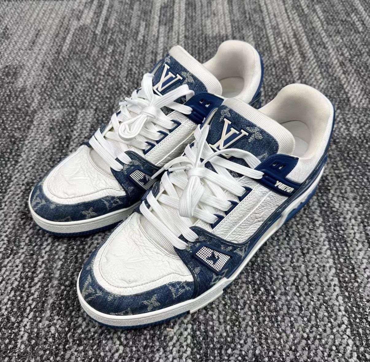 Louis Vuitton Louis Vuitton Trainer Blue White Denim Sneakers J42 Size US 9.5 / EU 42-43 - 1 Thumbnail