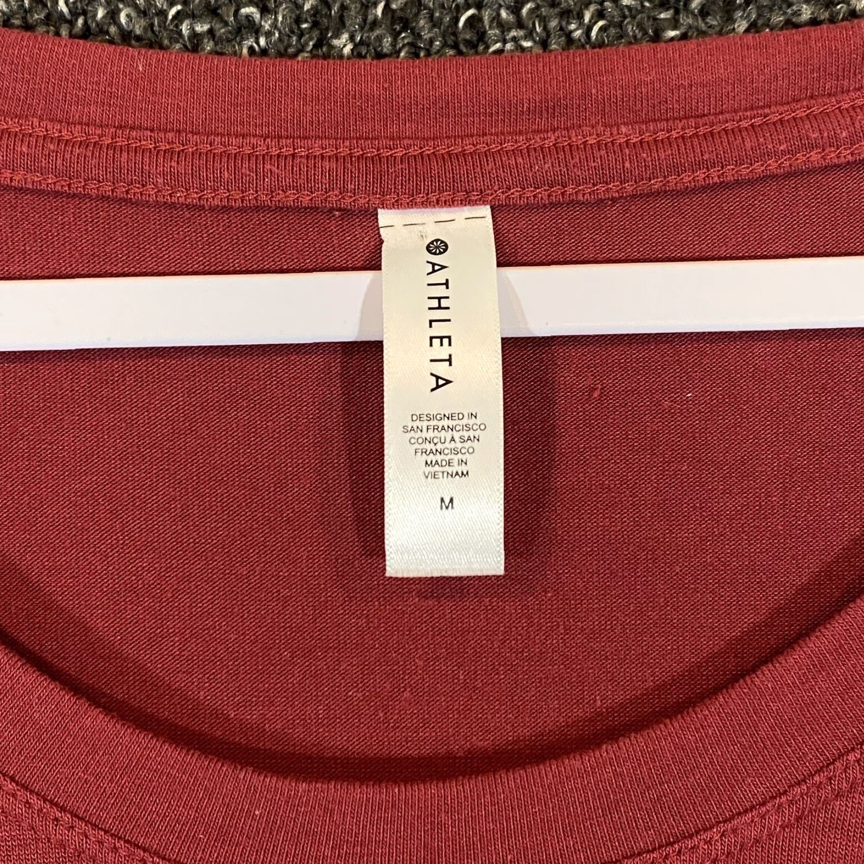 Athleta Athleta Shirt Women Medium Burgundy Red Long Sleeve Scoop Neck Size M / US 6-8 / IT 42-44 - 2 Thumbnail
