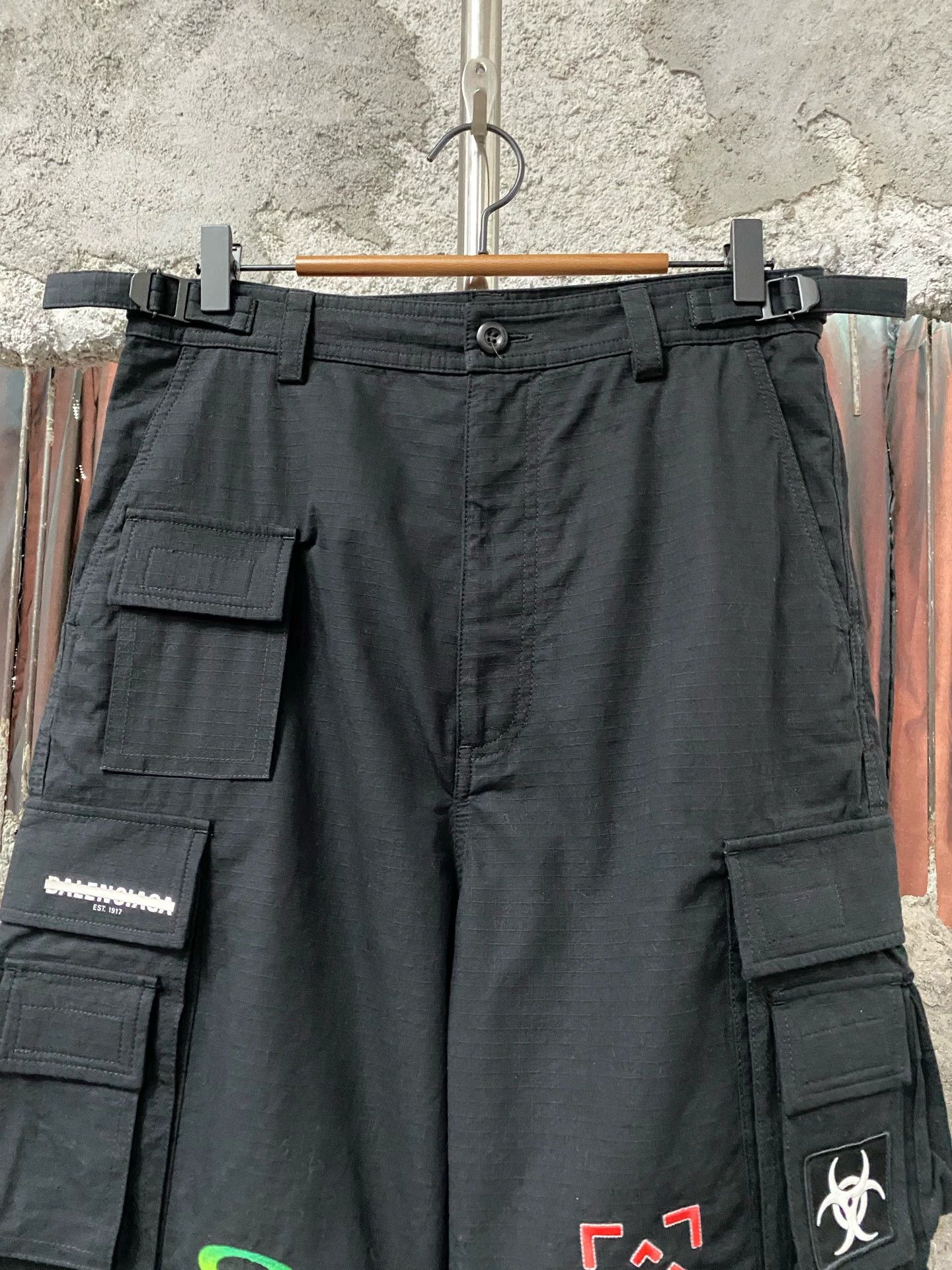Balenciaga Balenciaga cargo shorts Size US 28 / EU 44 - 4 Thumbnail