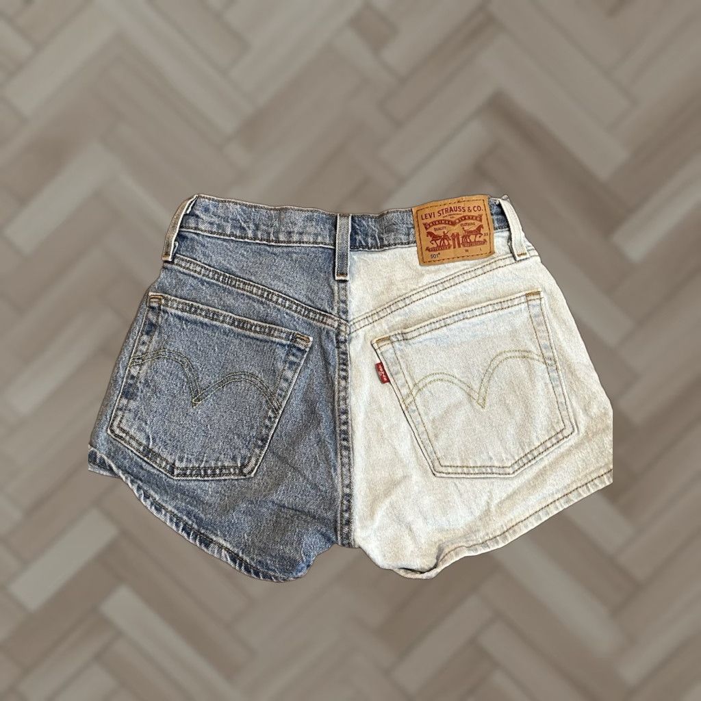 Levi's VINTAGE Levi’s 501 Button Fly 2 Tone Blue Denim Shorts sz 24 Size 42" / US 20 - 1 Thumbnail