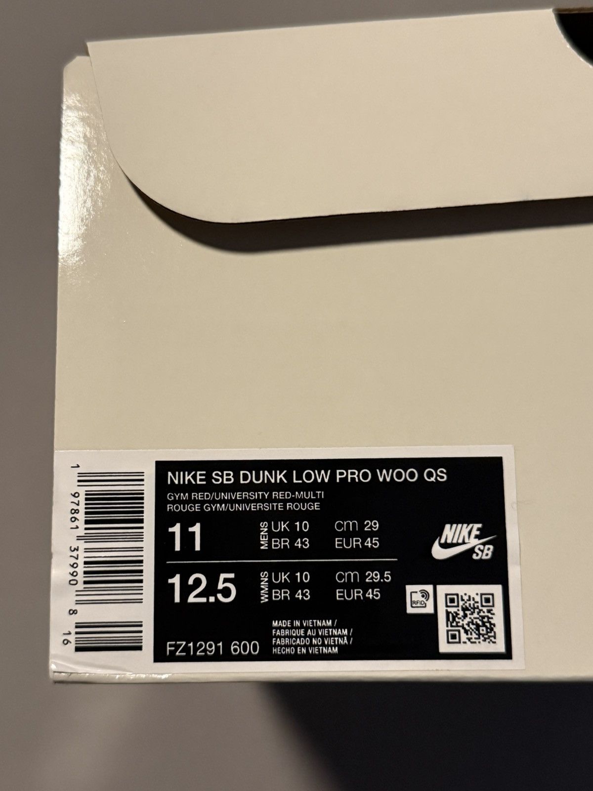 Nike SB Nike SB Dunk Low Pro Wizard Of Oz Poppy Field Brand New DS Size US 11 / EU 44 - 13 Thumbnail
