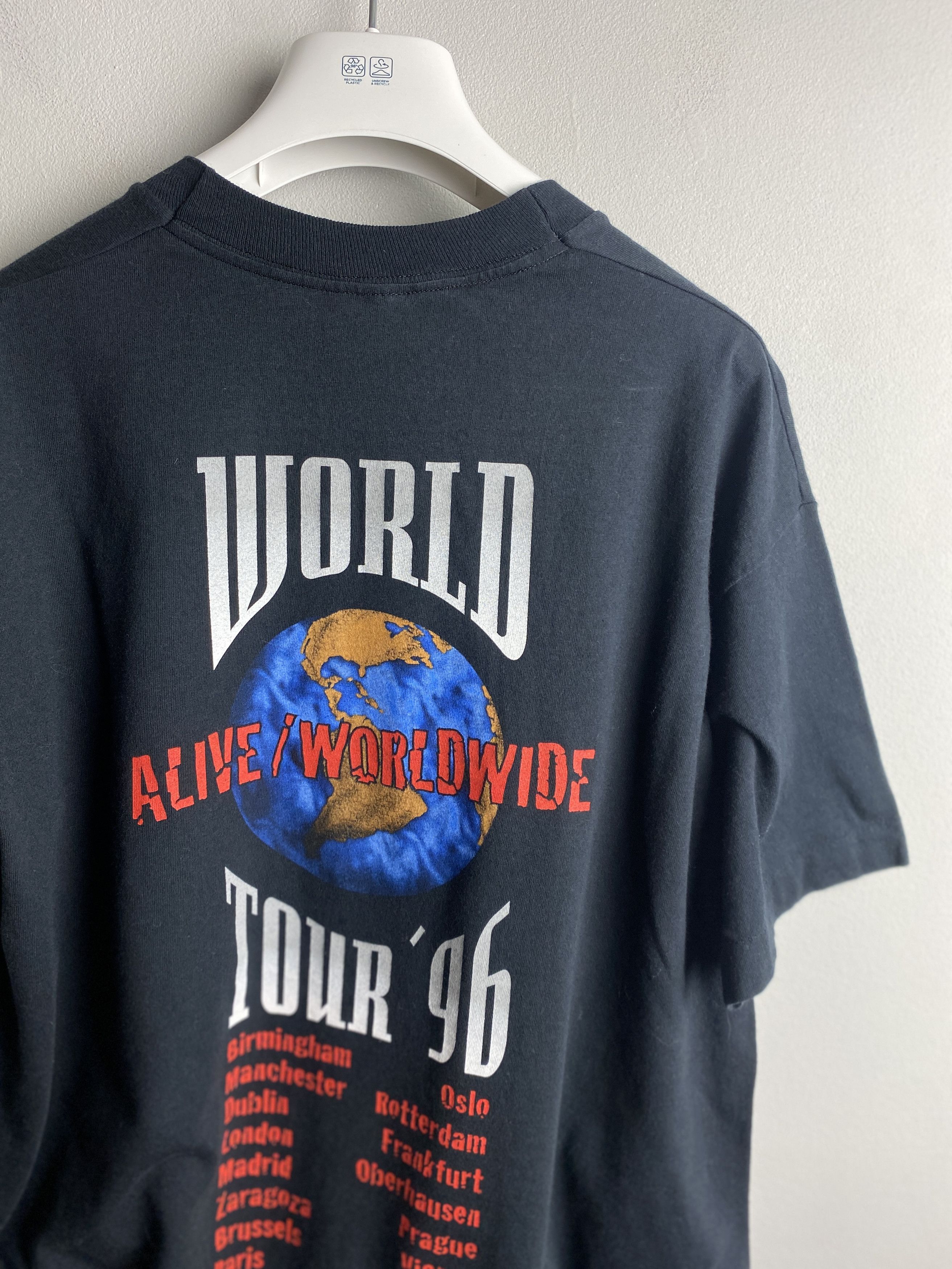 Band Tees × KISS × Vintage Vintage 1996 Kiss printed t-shirt tee Alive Worldwide tour Size US L / EU 52-54 / 3 - 7 Thumbnail
