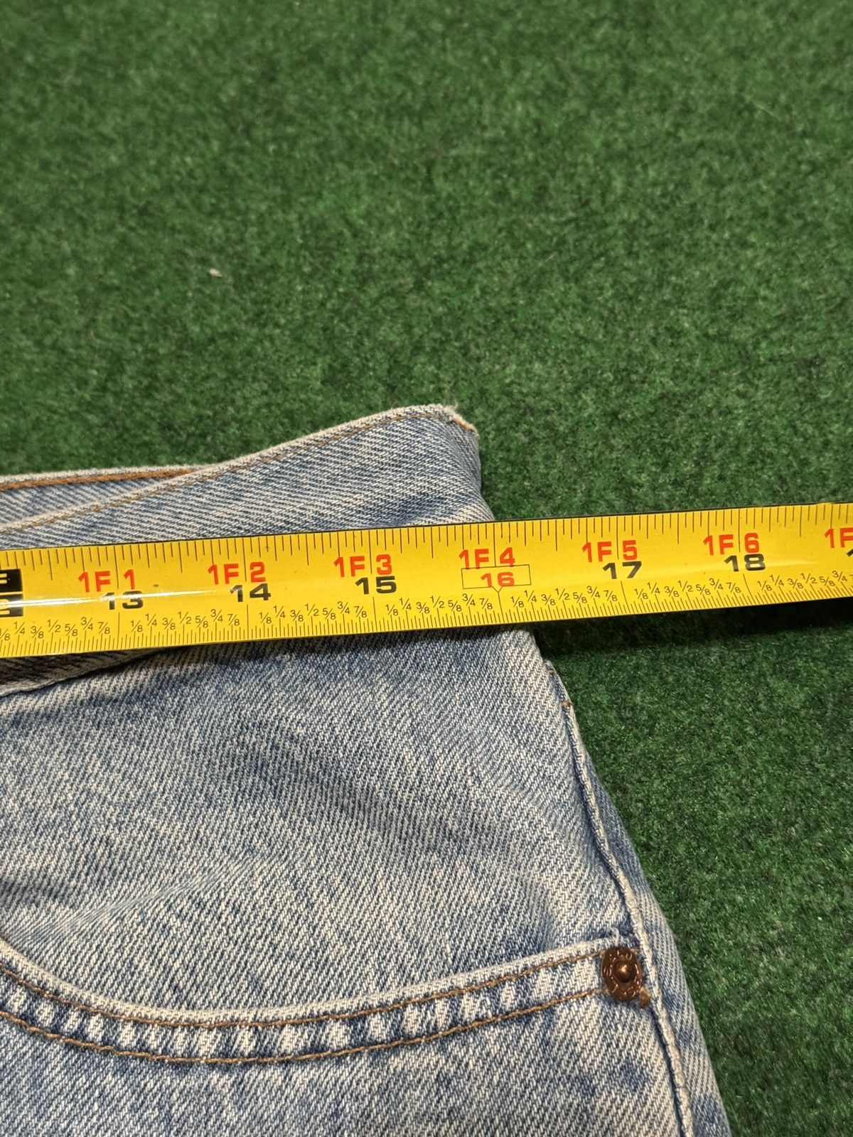 Levi's Vintage Clothing Vintage Levi’s 550 Relaxed Light Wash 32x34 Grunge Jeans Size US 32 / EU 48 - 5 Thumbnail