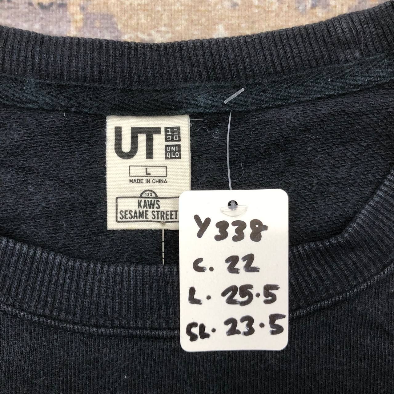 Kaws × Uniqlo Y338 SUN FADED KAWS SESAME STREET UNIQLO SWEATSHIRT Size US L / EU 52-54 / 3 - 6 Thumbnail