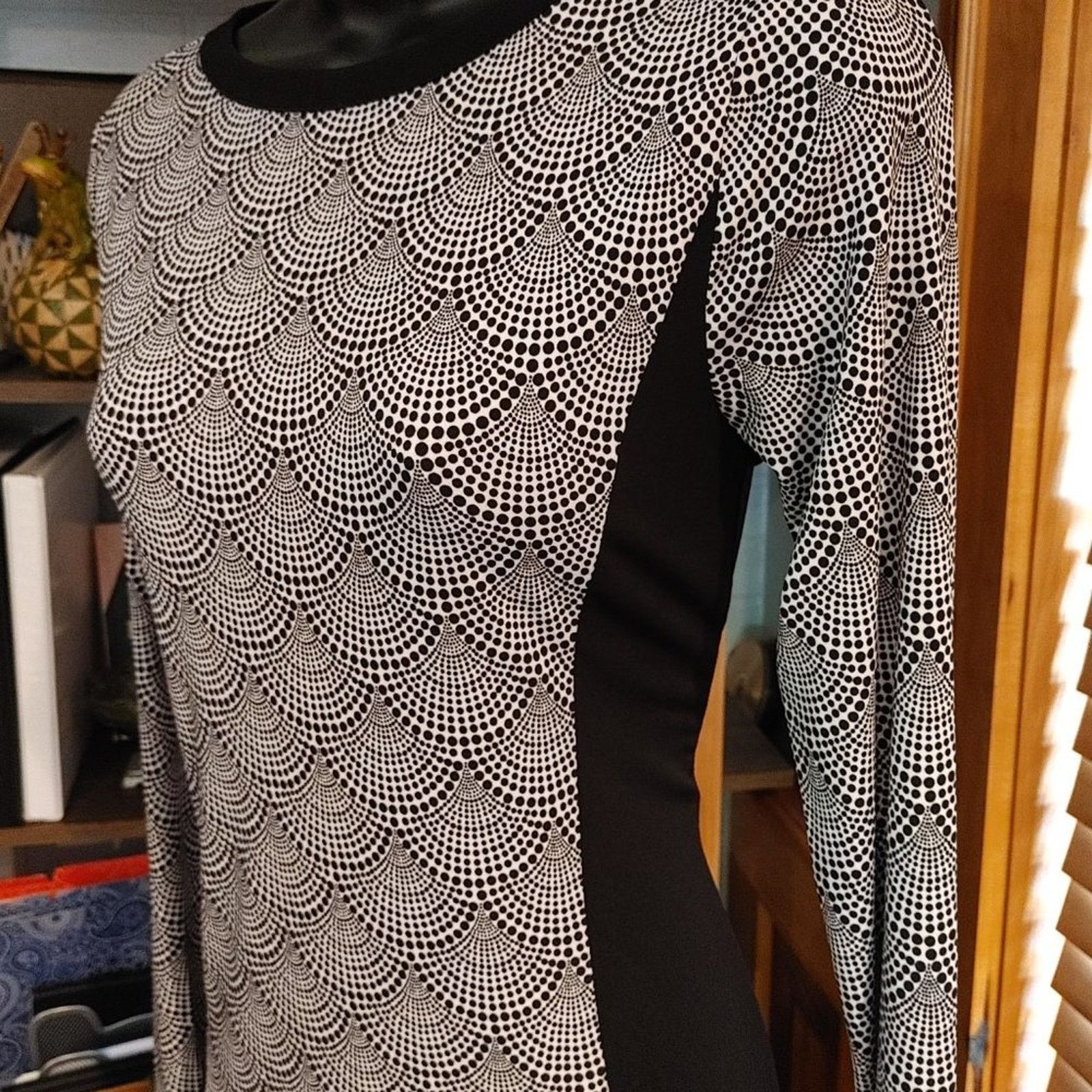 Michael Kors LS Art Deco Print Midi Sheath Dress from MICHAEL KORS Size XS / US 0-2 / IT 36-38 - 2 Thumbnail