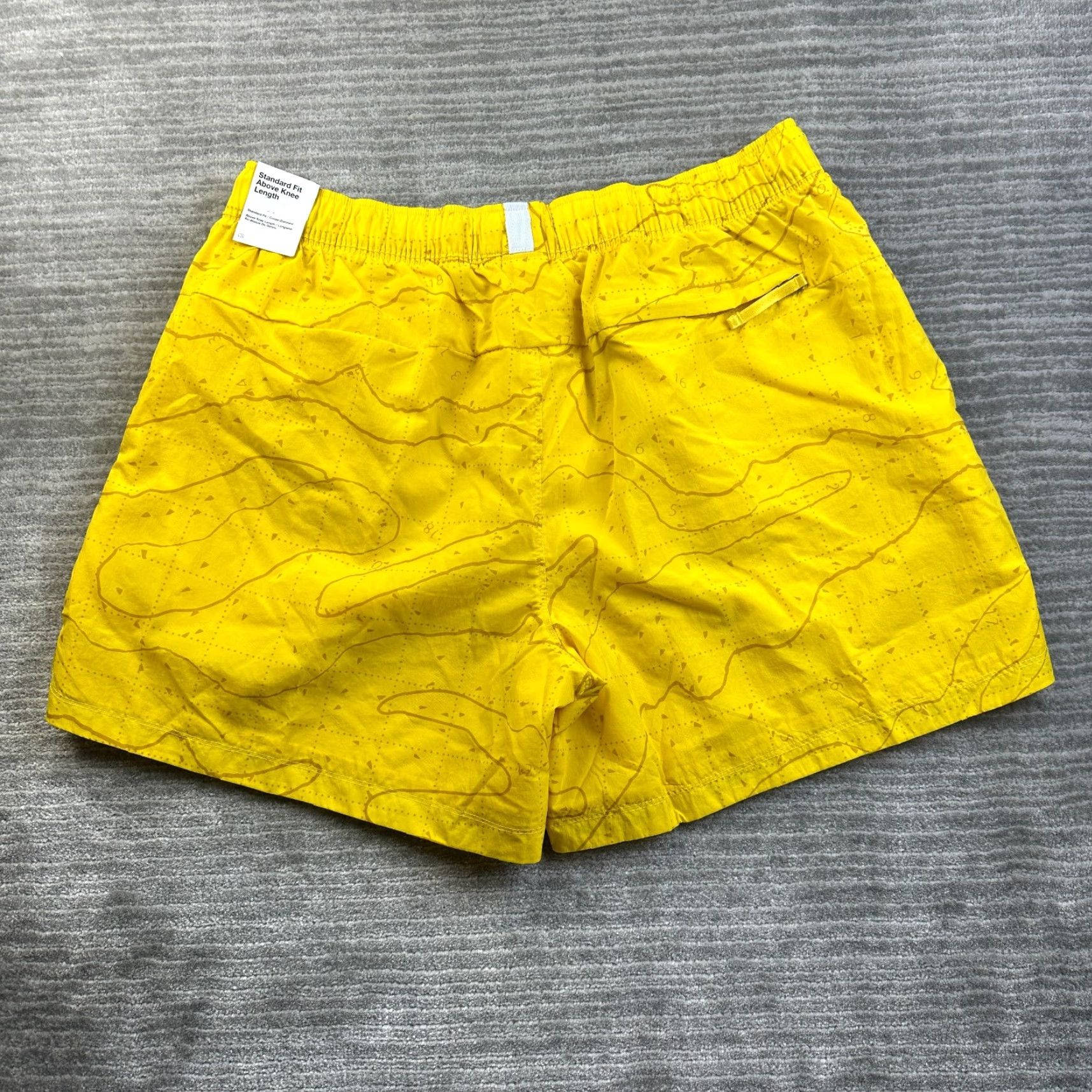 Nike Nike Shorts Mens 2XL Yellow Nylon Woven Air Sportswear Athletic Drawstring Pockets Activewear 2XL Mens Size US 39 - 2 Thumbnail