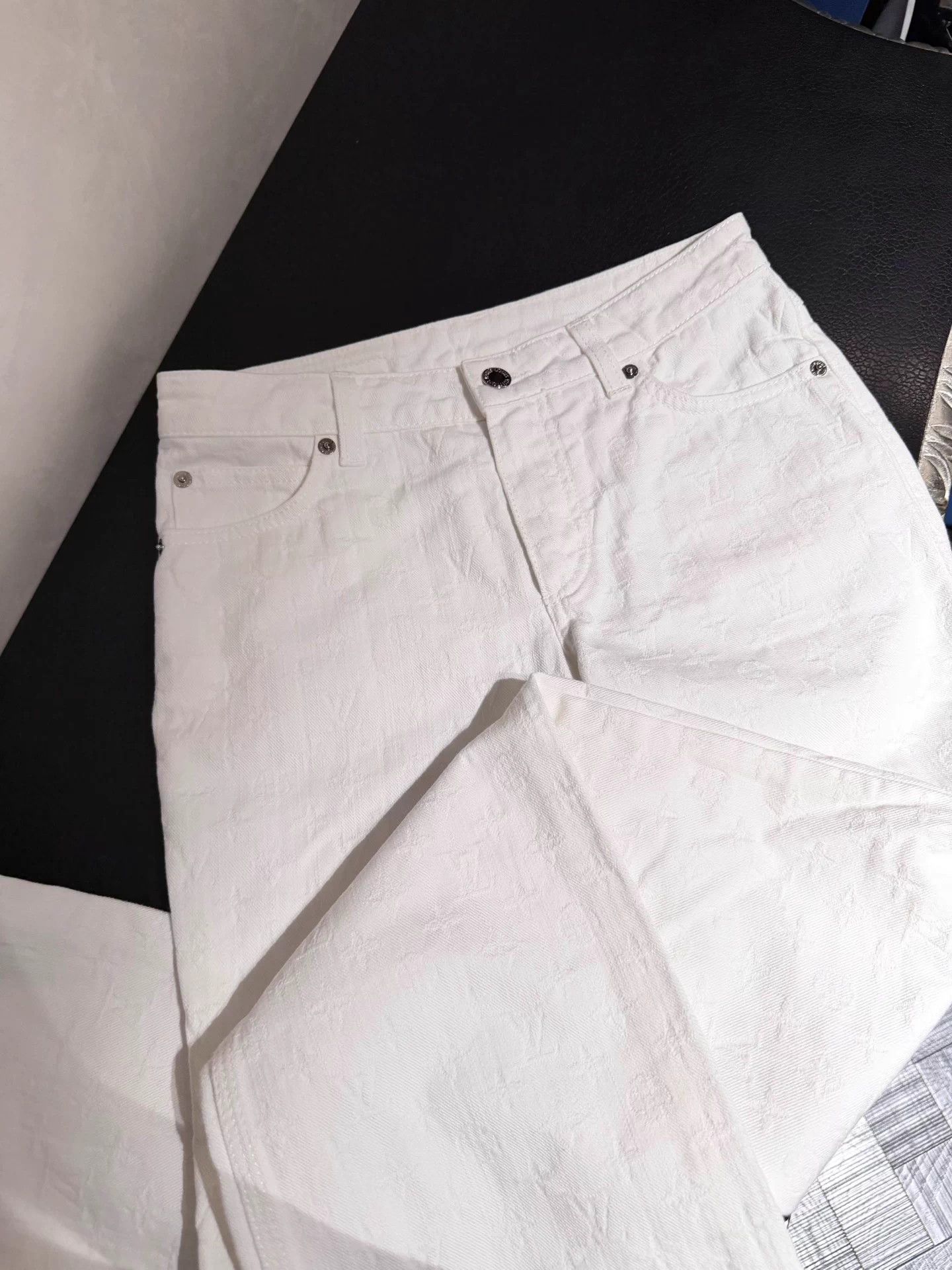 Louis Vuitton LV White Monogram Embossed Jeans 36 (size down) like new Size 26" / US 2 / IT 38 - 4 Thumbnail