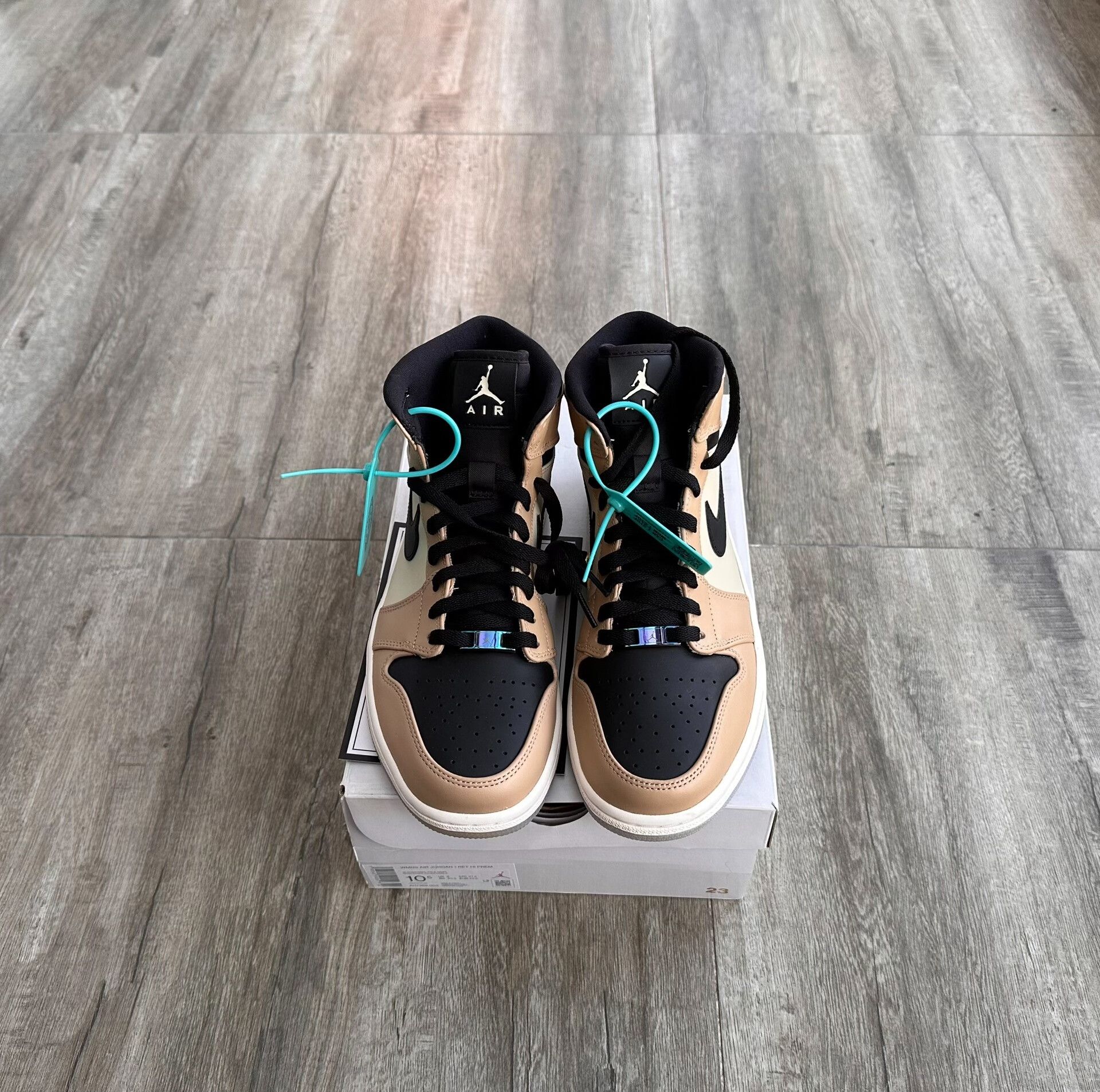 Jordan Brand Air Jordan 1 Retro High Prem Size US 9.5 / EU 42-43 - 1 Thumbnail