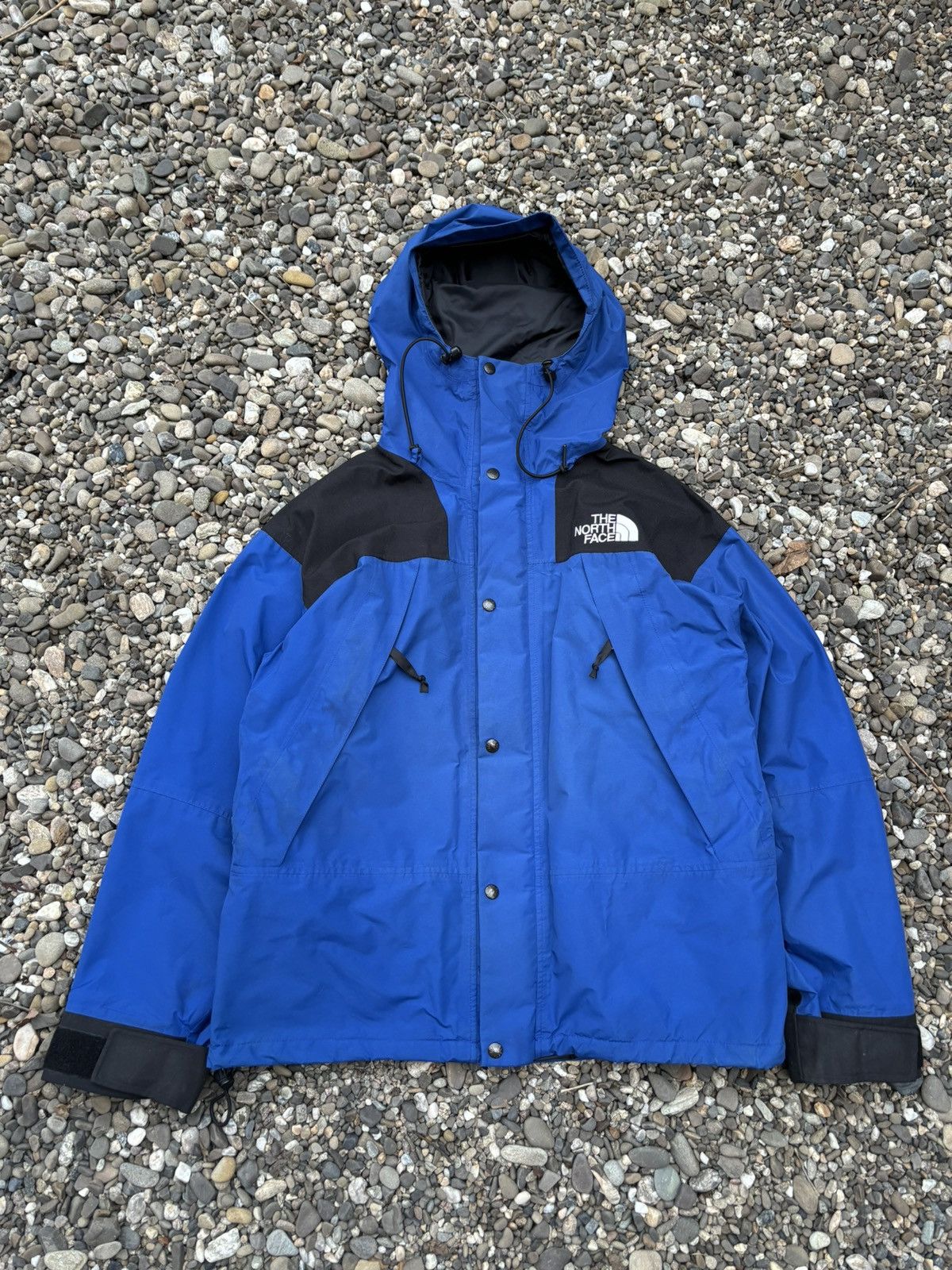 The North Face × Vintage Vintage The North Face 1990 Aztec Blue Gore-Tex Jacket Size US L / EU 52-54 / 3 - 1 Thumbnail
