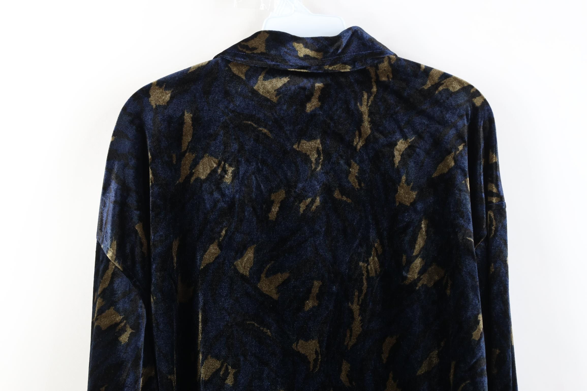 Vintage Vintage 90s Streetwear Tiger Velour Collared Button Shirt Size US XL / EU 56 / 4 - 10 Thumbnail