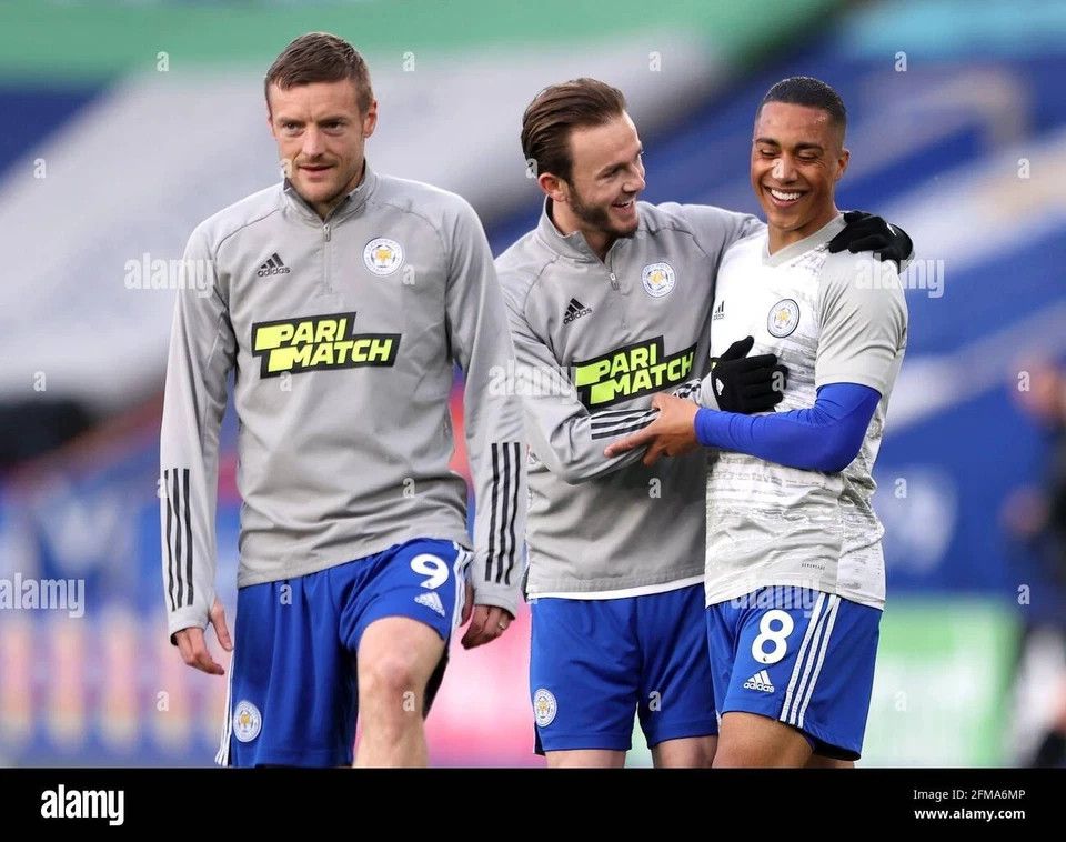 Adidas LEICESTER CITY 2018 FOOTBALL JACKET SOCCER JACKET FULL ZIP Size US M / EU 48-50 / 2 - 9 Thumbnail