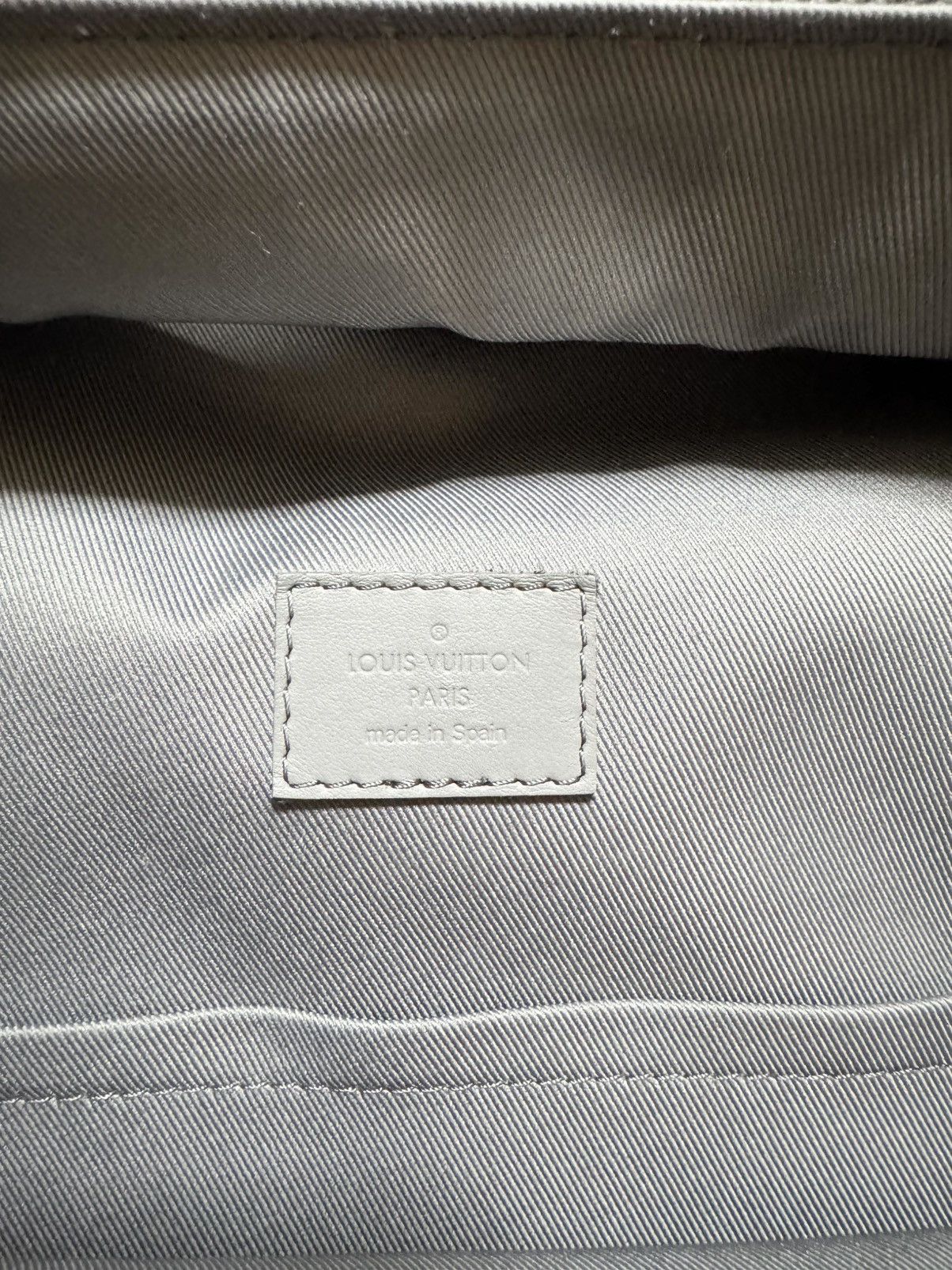 Louis Vuitton Authentic Louis Vuitton LV Aerogram Takeoff Leather Backpack Size ONE SIZE - 16 Thumbnail