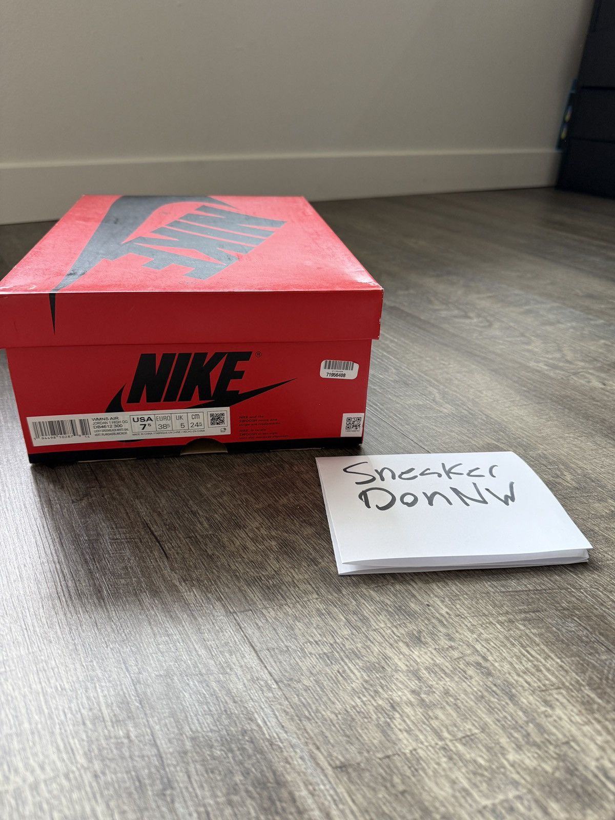 Jordan Brand Jordan 1 High Lucky Green (Women’s) Size US 7.5 / IT 37.5 - 9 Thumbnail