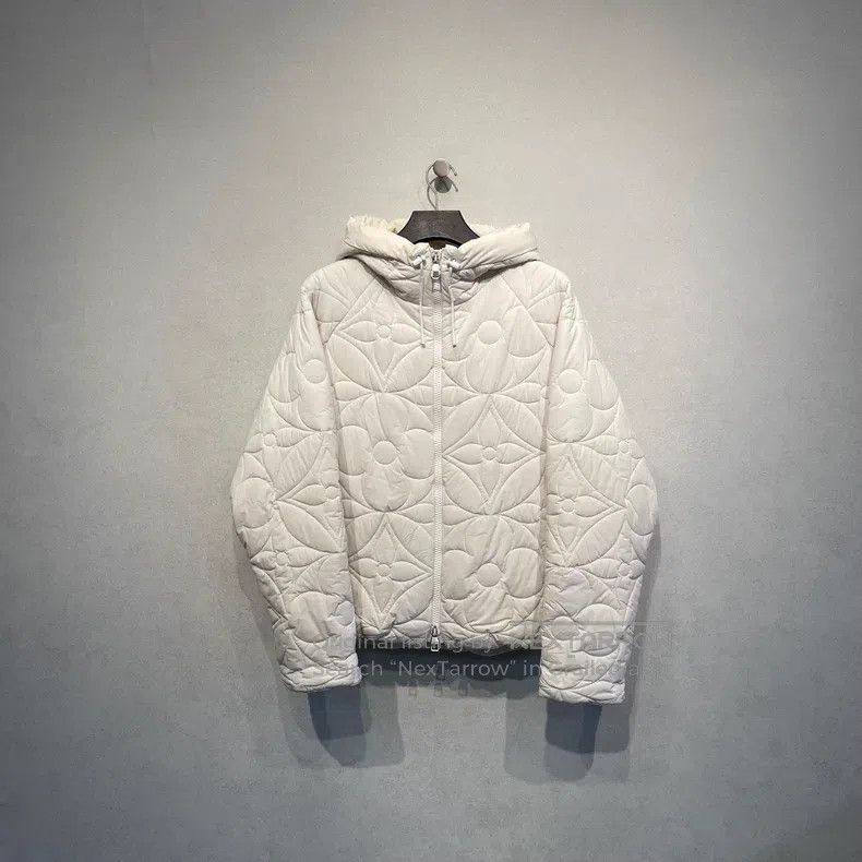 Louis Vuitton Louis Vuitton Three-flower embossed white hooded jacket Size US L / EU 52-54 / 3 - 1 Thumbnail