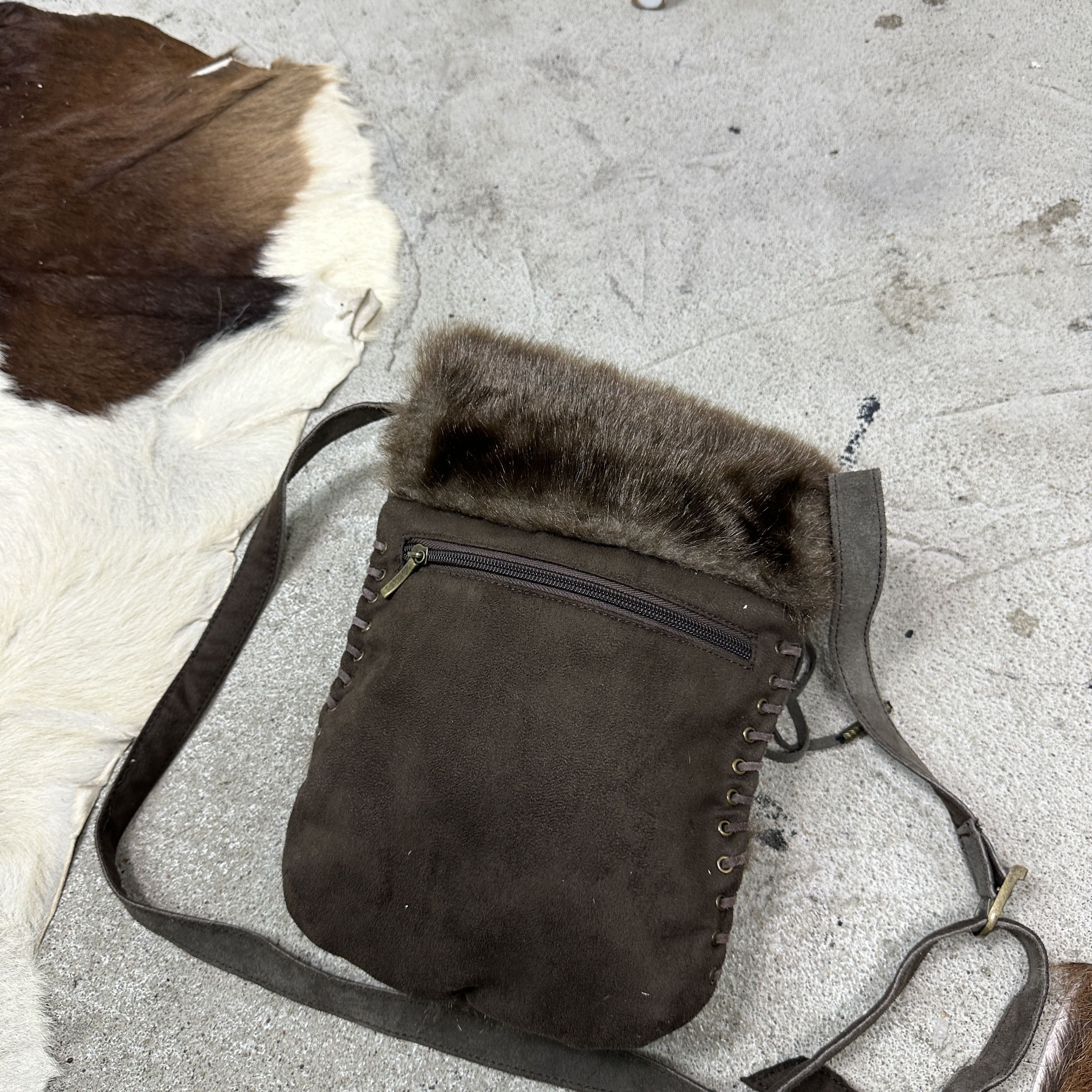 Vintage Vintage Faux Fur Crossbody Bag Y2K Size ONE SIZE - 7 Thumbnail
