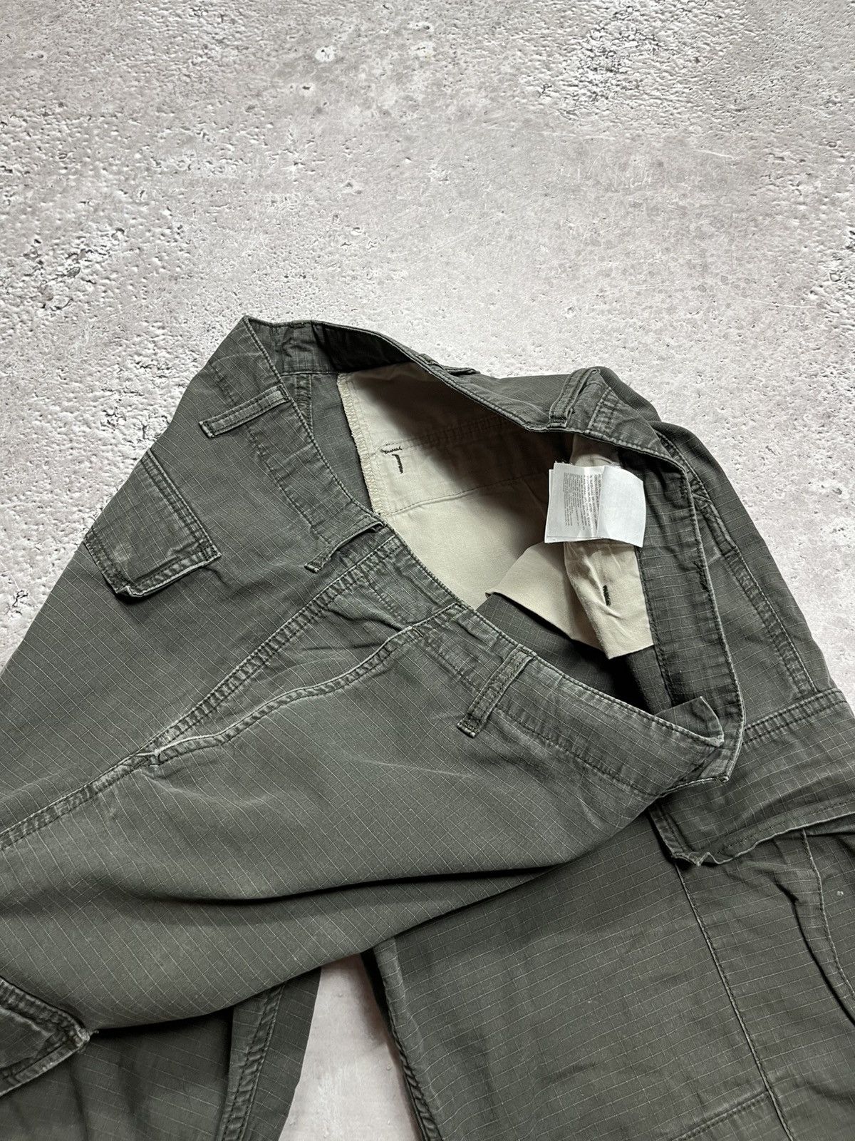 Carhartt distressed green cargo pants 38x34 rugged workwear