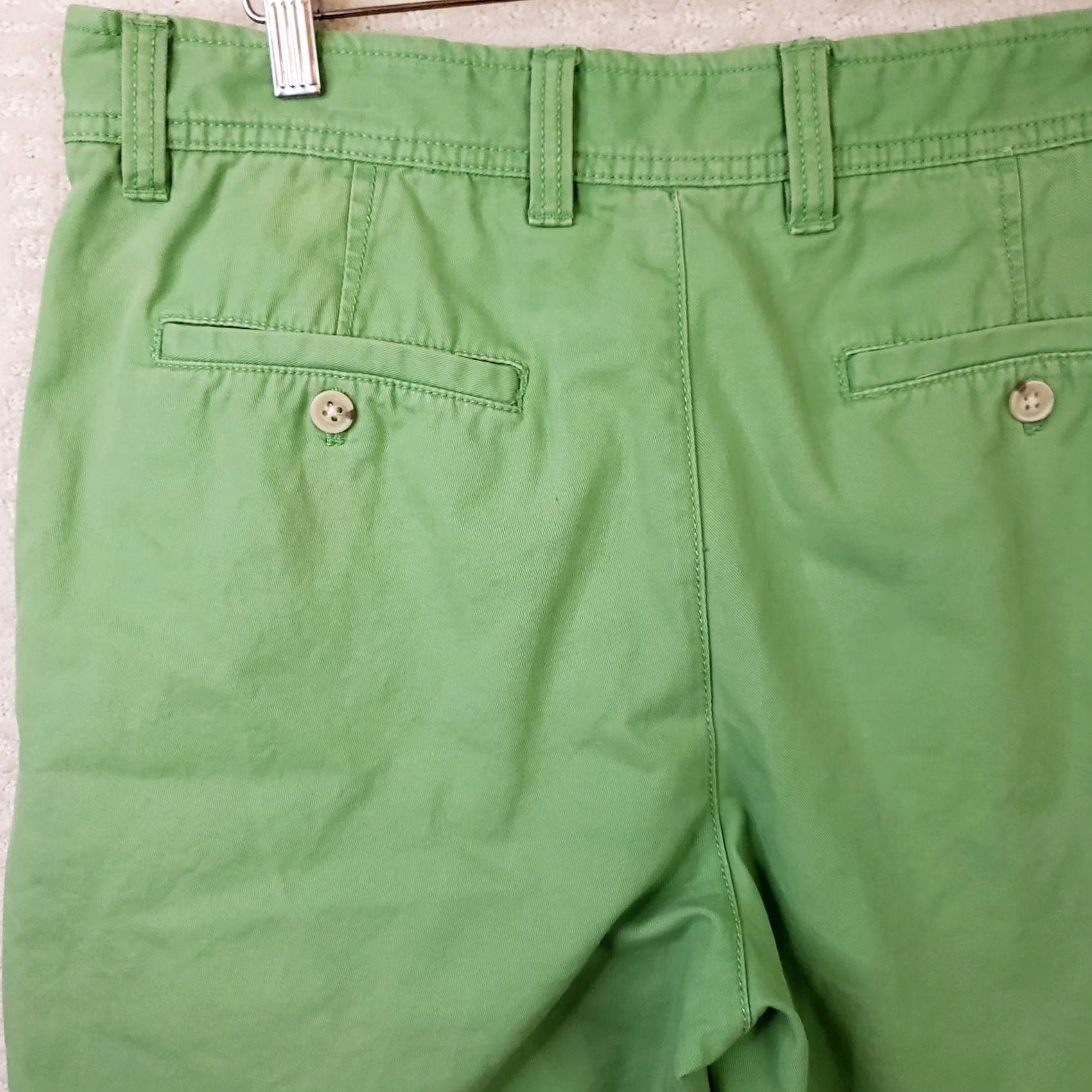 Izod IZOD Saltwater Shorts Mens 36x9 Green Casual Relaxed Size US 36 / EU 52 - 6 Thumbnail