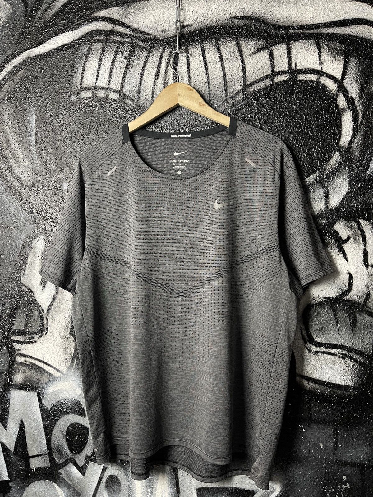 Nike Nike Dri-Fit ADV Techknit Ultra Running Sport Grey T-Shirt Men’s Size XL Size US XL / EU 56 / 4 - 1 Thumbnail