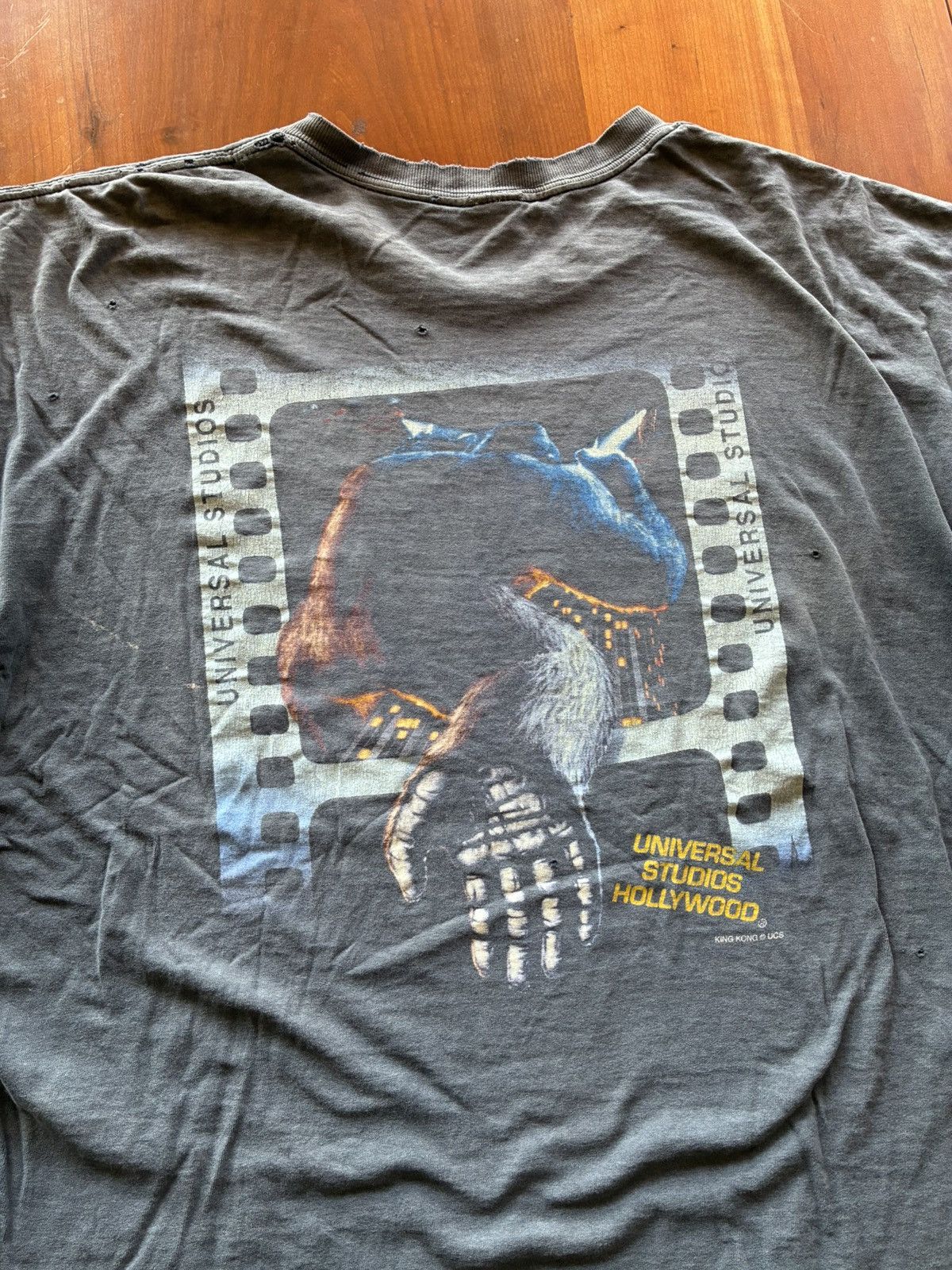 Vintage Vintage 90s distressed King Kong tee shirt Size US XL / EU 56 / 4 - 4 Thumbnail