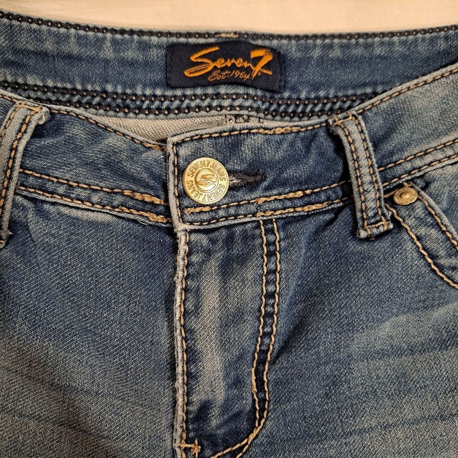 Other Seven 7 denim jeans shorts embroidered back pockets size 10 Size 32" / US 10 / IT 46 - 4 Thumbnail