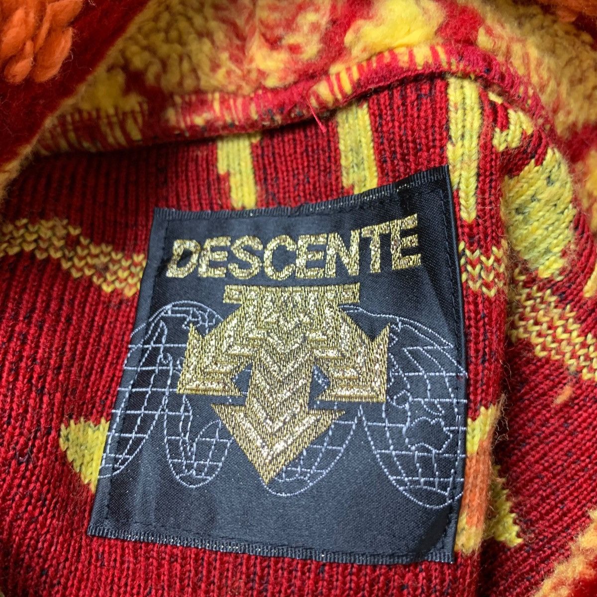 Descente Vintage 90's DESCENTE Motif Design Pullover Fleece #2110-C92 Size US L / EU 52-54 / 3 - 14 Thumbnail