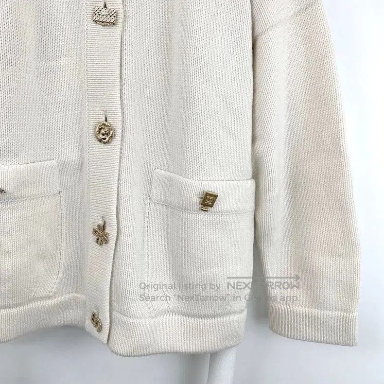 Chanel Chanel Badge Button White Knit Cardigan. Size US L / EU 52-54 / 3 - 5 Thumbnail