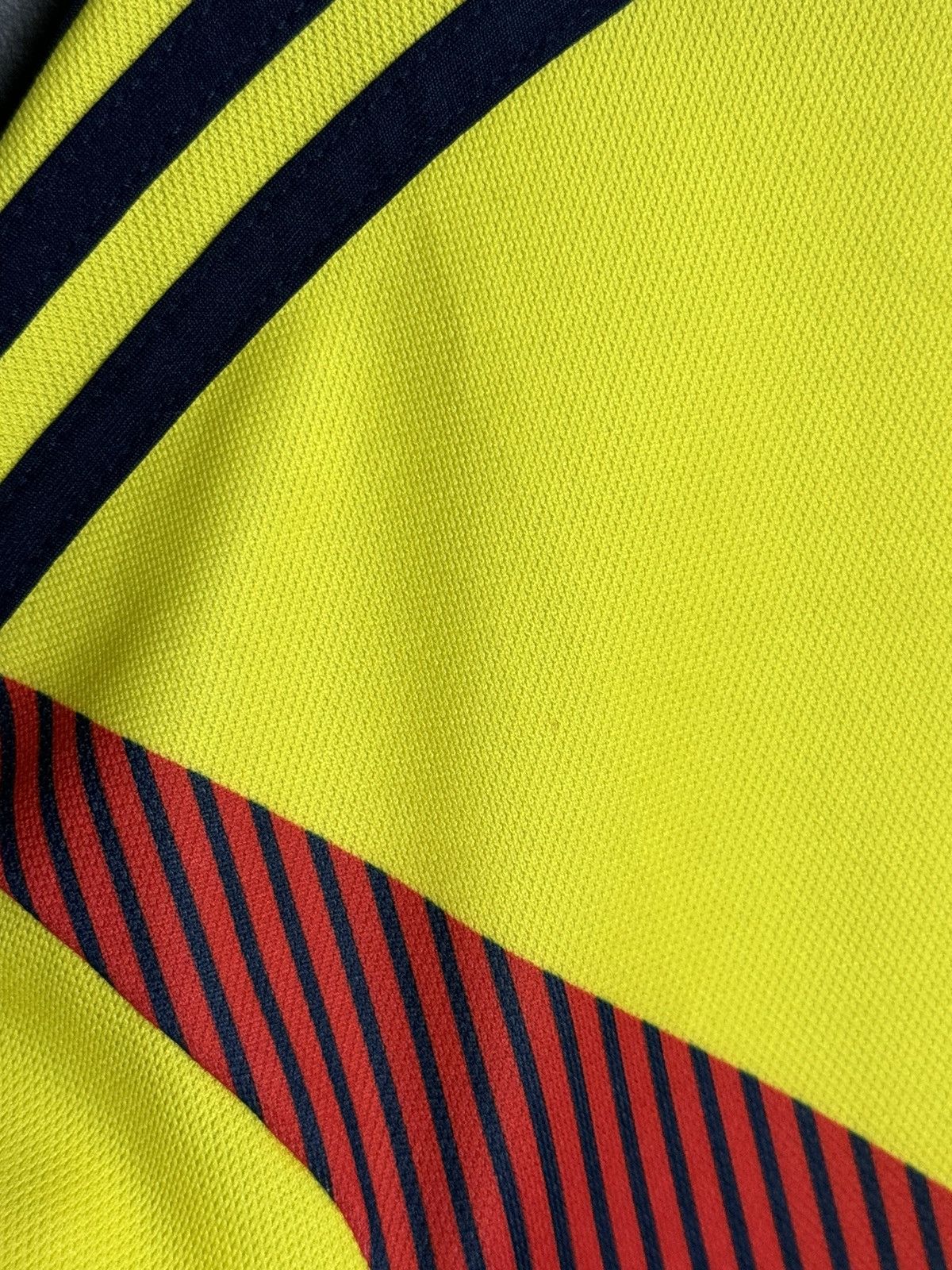 Adidas Colombia National Team 18/19 Home Football Jersey Size US M / EU 48-50 / 2 - 12 Thumbnail