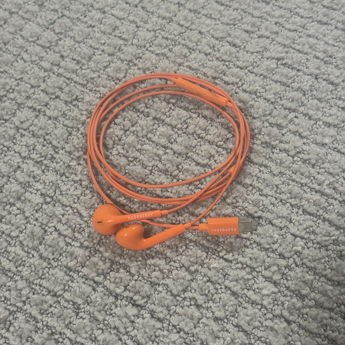 The GV Gallery The GV Gallery Raspberry Wired Earphones Size ONE SIZE - 2 Thumbnail