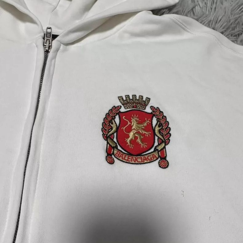 Balenciaga Balenciaga Embroidered Manchester United zipper sweater Size US L / EU 52-54 / 3 - 2 Thumbnail