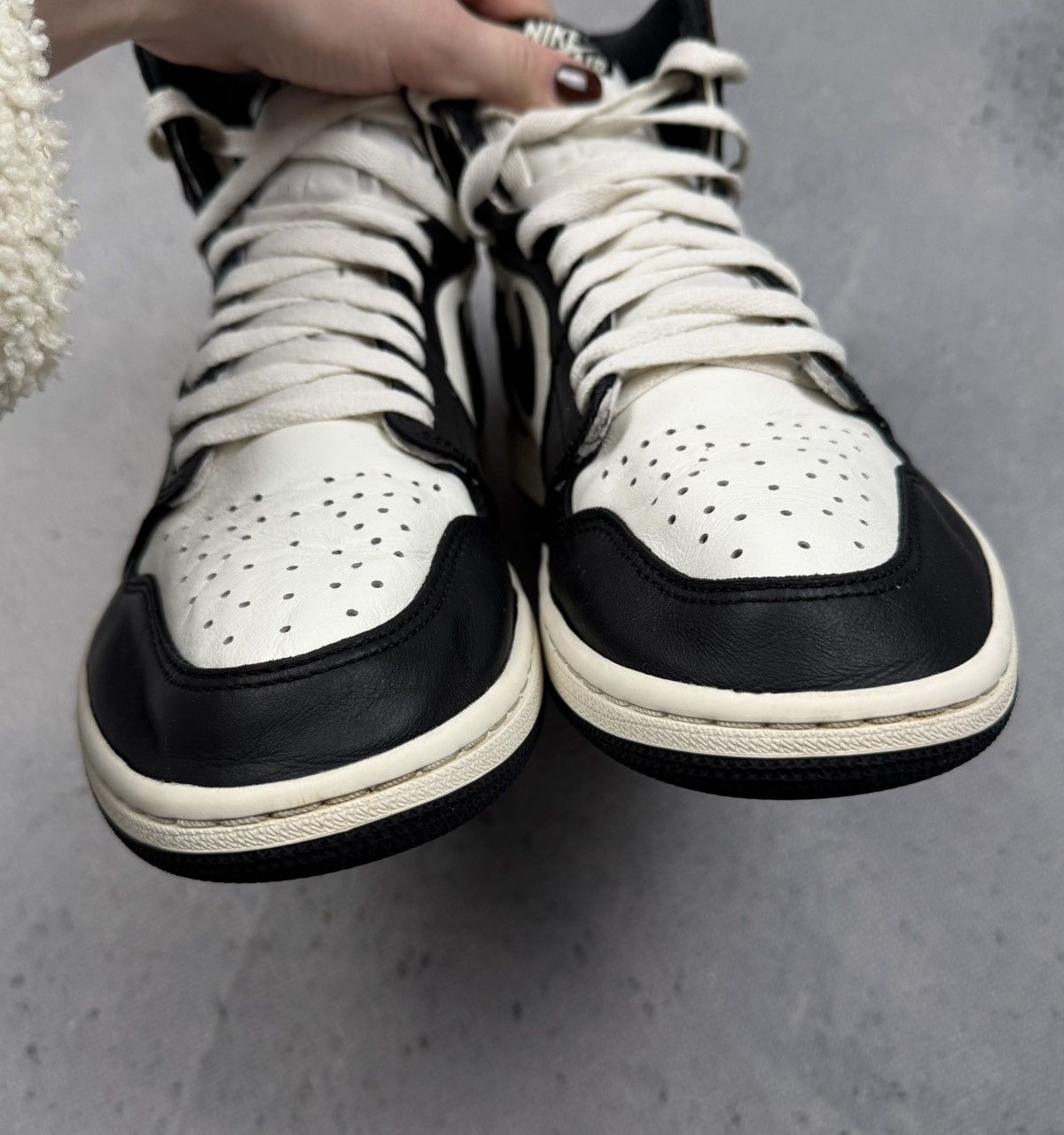Jordan Brand Air Jordan 1 Retro High OG Dark Mocha Black White 2020 Men’s Size US 9.5 / EU 42-43 - 4 Thumbnail